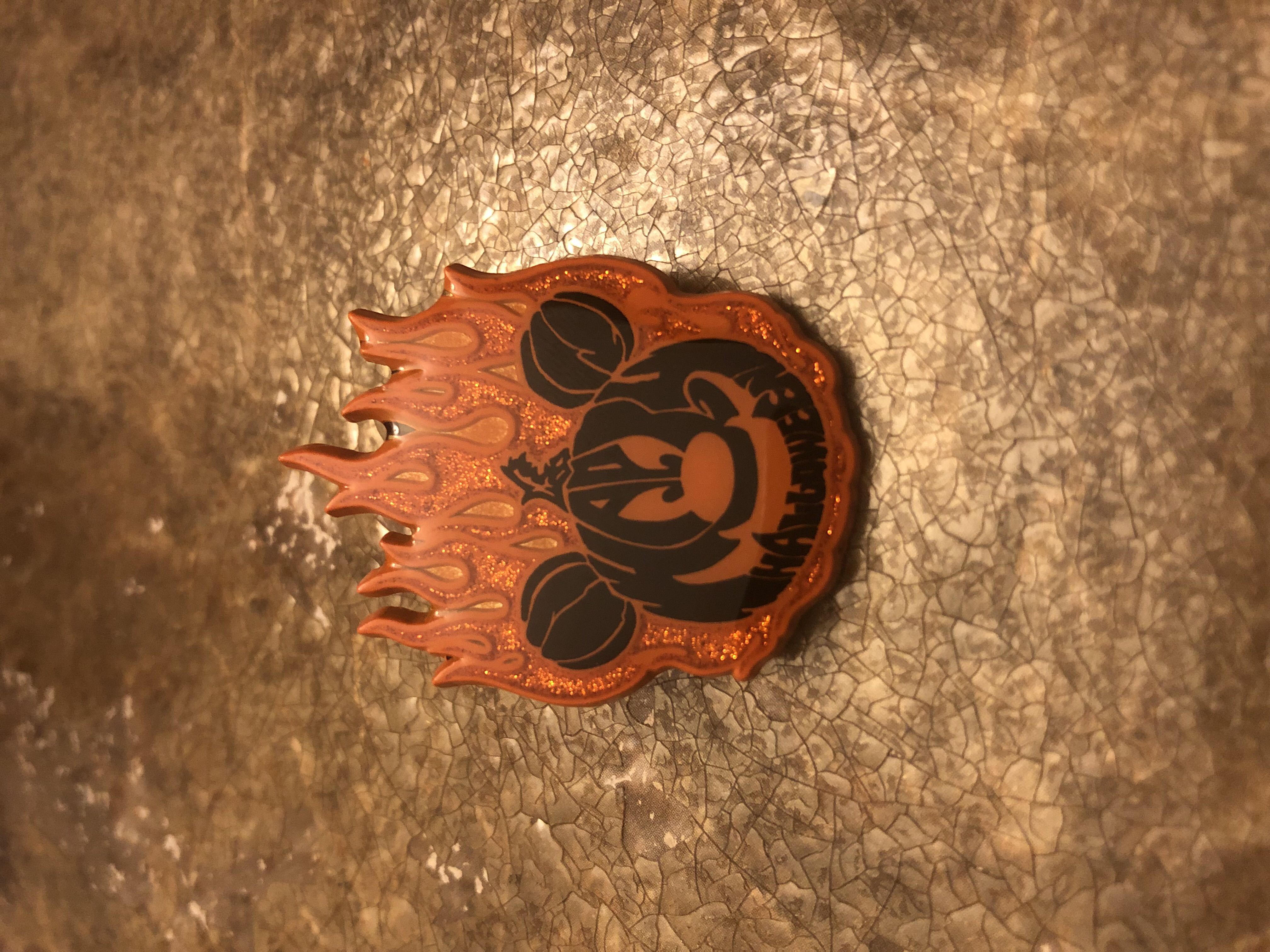 Mickey - Happy Halloween - Disney pin collectible - Main Image 1