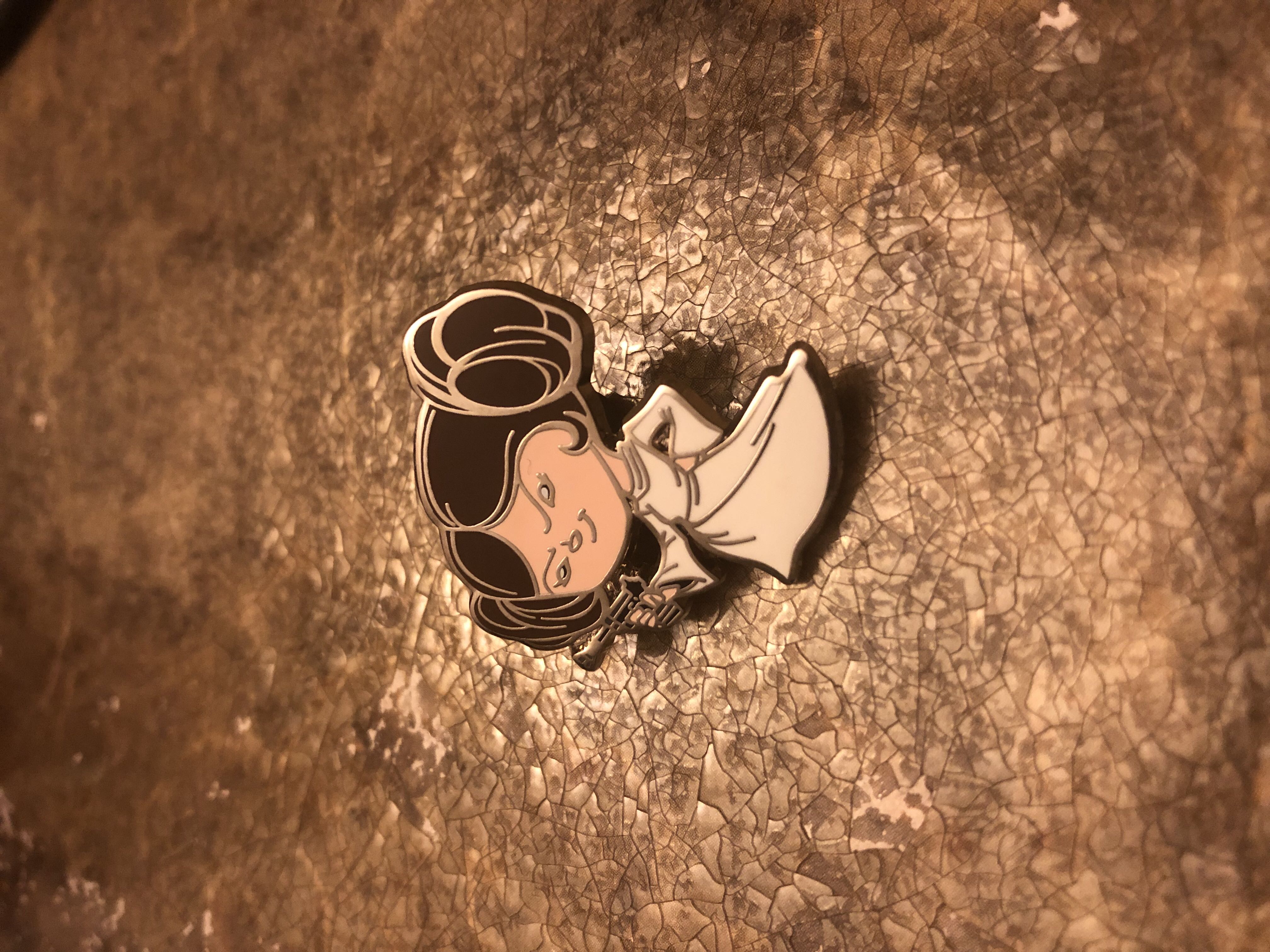 Leia - Mystery Pin - Disney pin collectible - Main Image 2