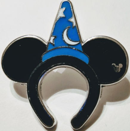 D23 - Gold Member Welcome Gift 2019 - 10 Fan-Tastic Milestones Pin Set - Up