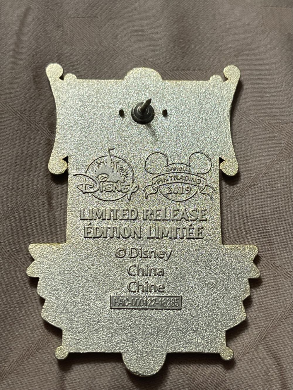 Dumbo Poster “The Magnificent Flying Elephant” - Disney Store Limited Release Pin - Rack pin collectible [Barcode 465050500854] - Main Image 3