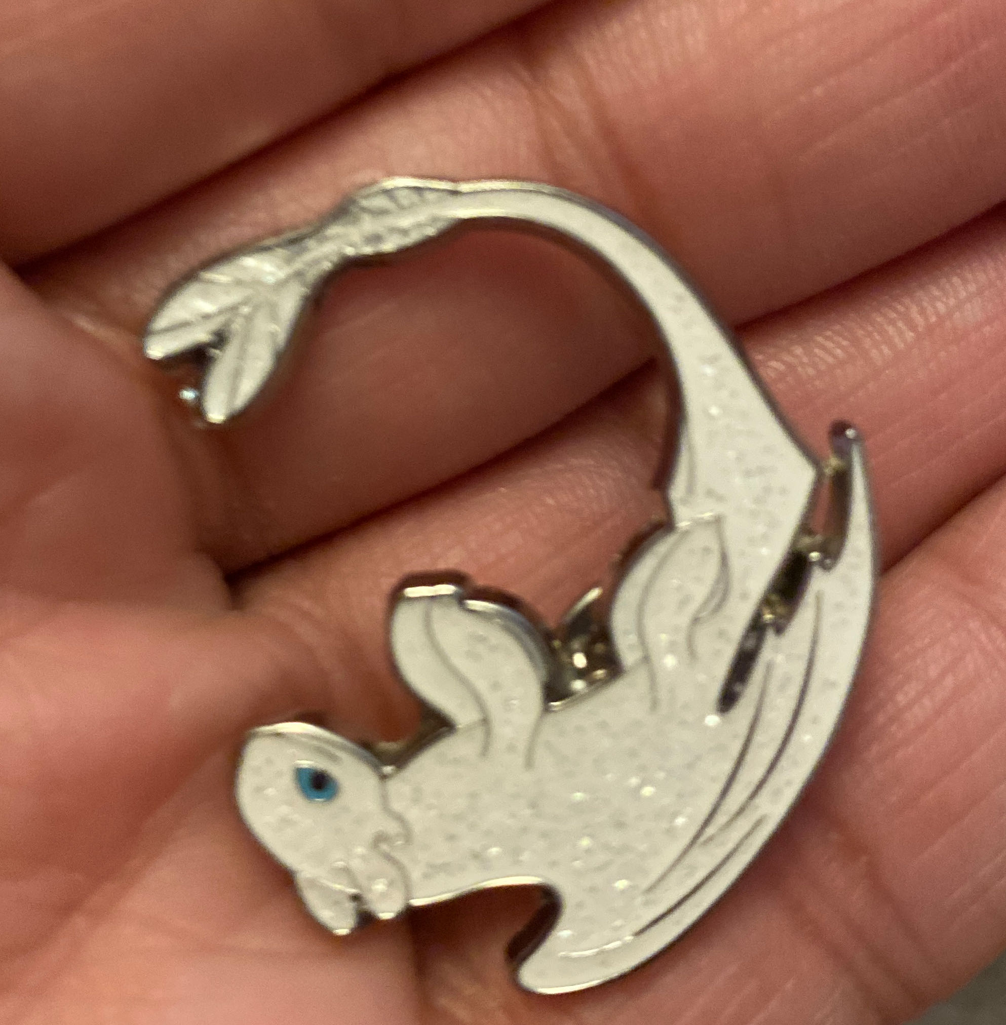 How To Train Your Dragon: Toothless And The Light Fury  pin collectible [Barcode 12567345] - Main Image 2