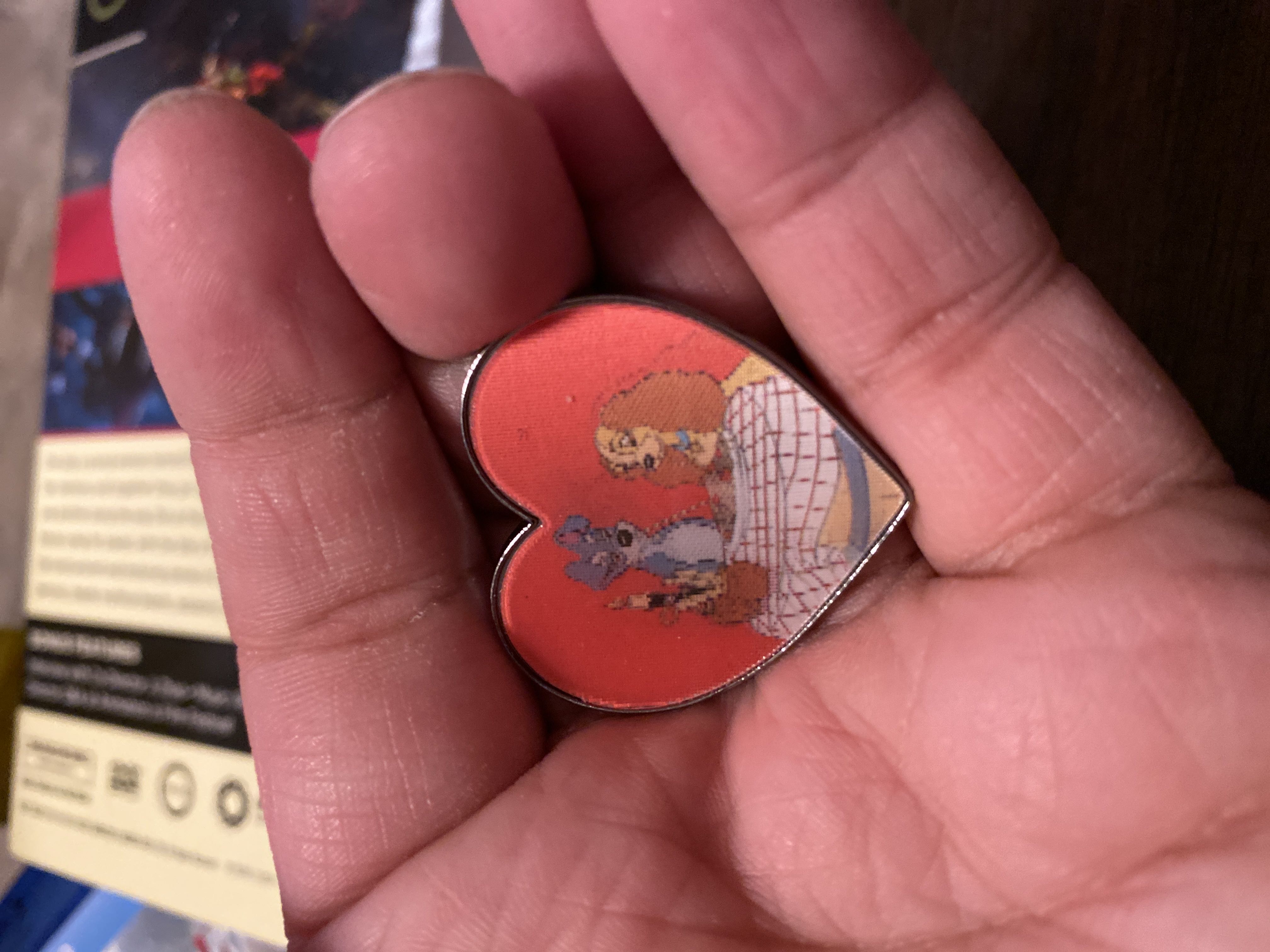 Heart: Lady And The Tramp Moving Together  pin collectible [Barcode 12679814] - Main Image 2