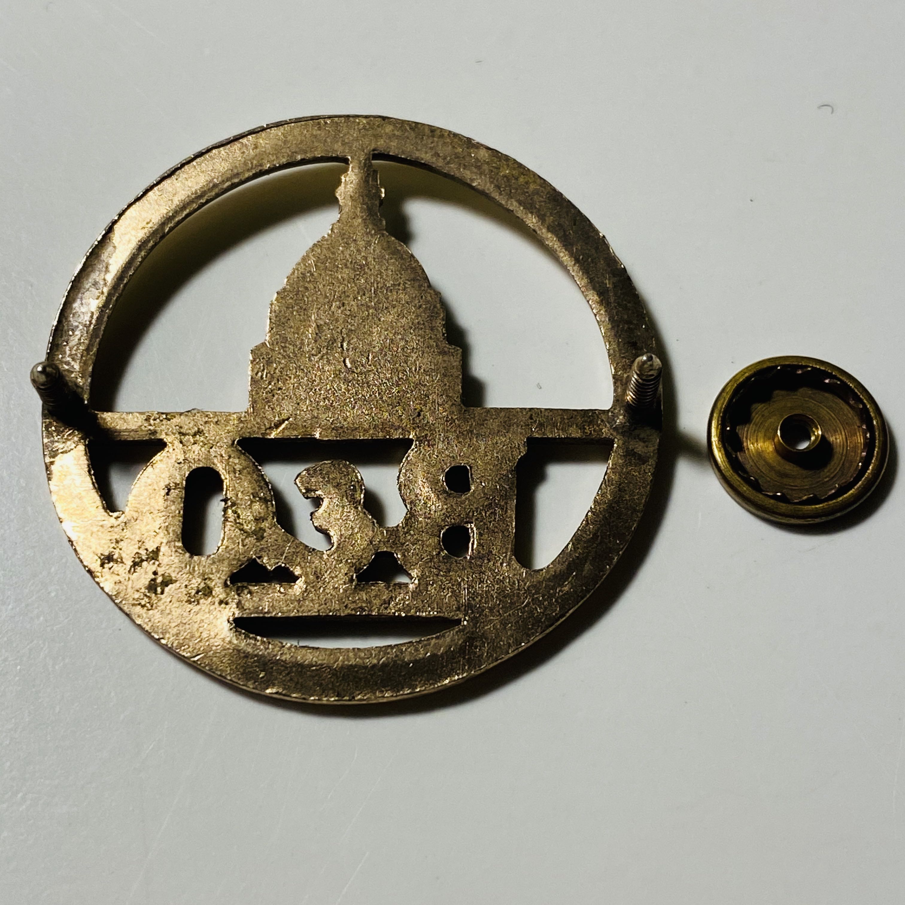 НЕИЗВЕСТНО  pin collectible - Main Image 3