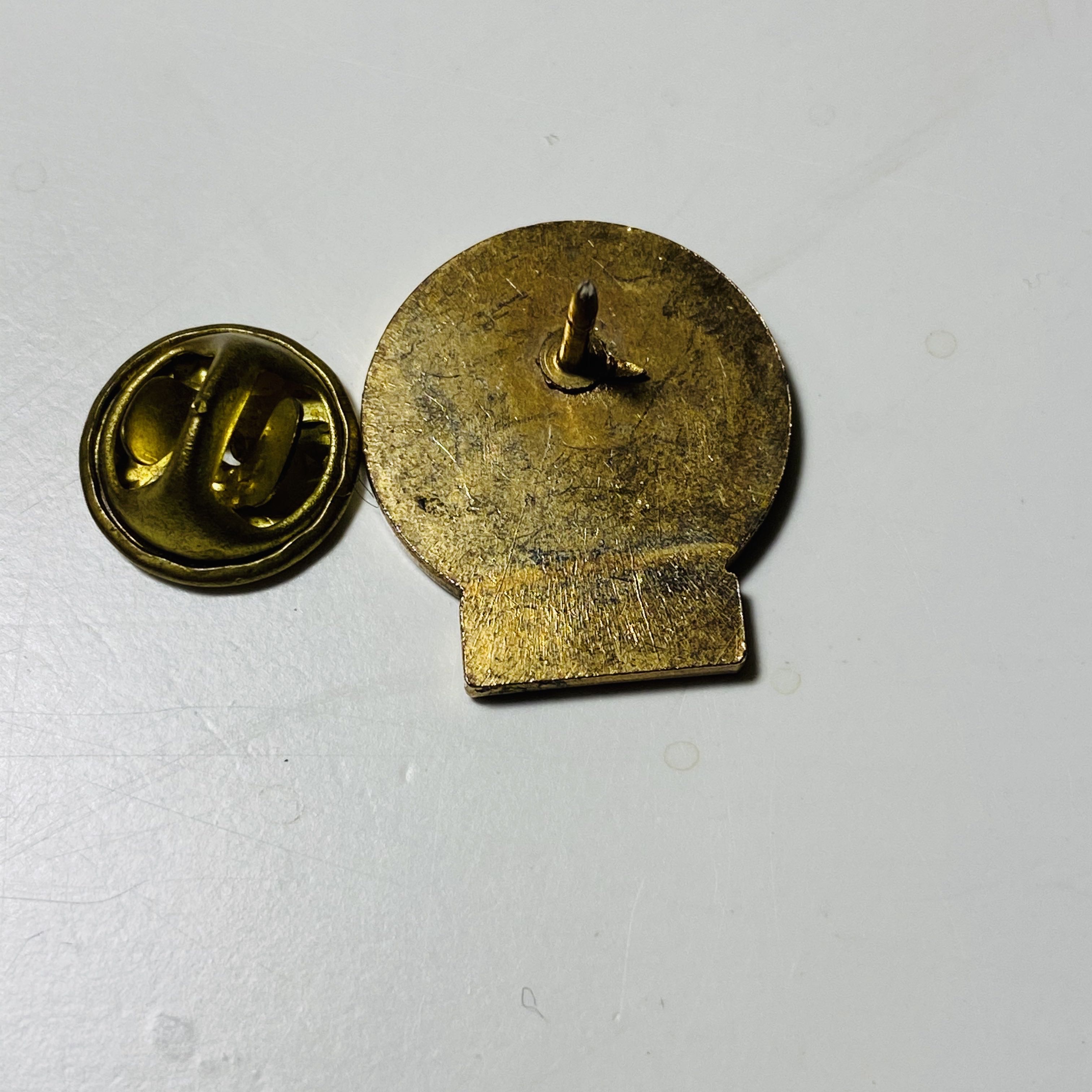 НЕИЗВЕСТНО  pin collectible - Main Image 2