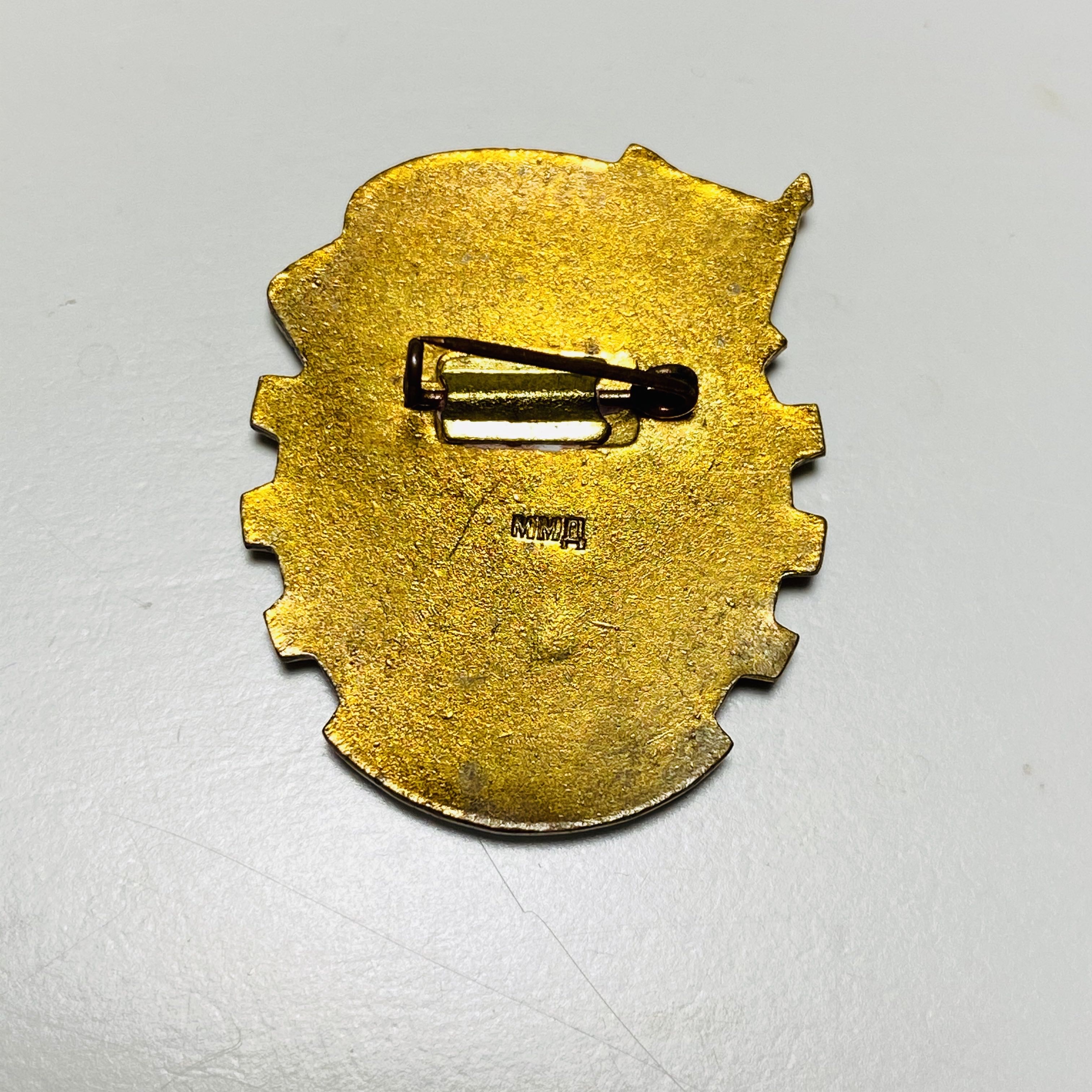ОТЛИЧНИК СОЦСОРЕВНОВАНИЯ УССР  pin collectible - Main Image 3