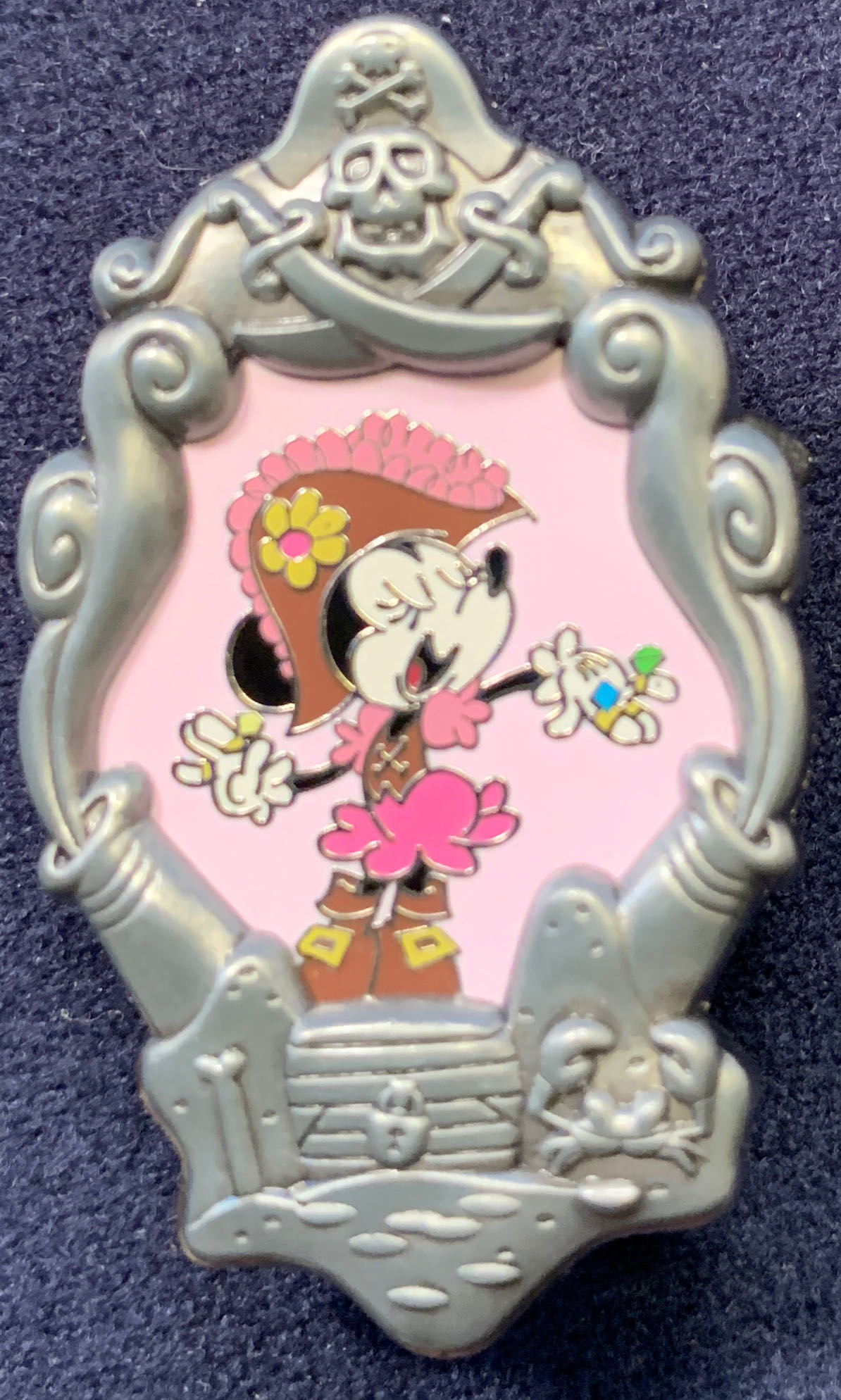Pirates In Frame Mystery Set - Minnie - Bas-relief pin collectible - Main Image 1