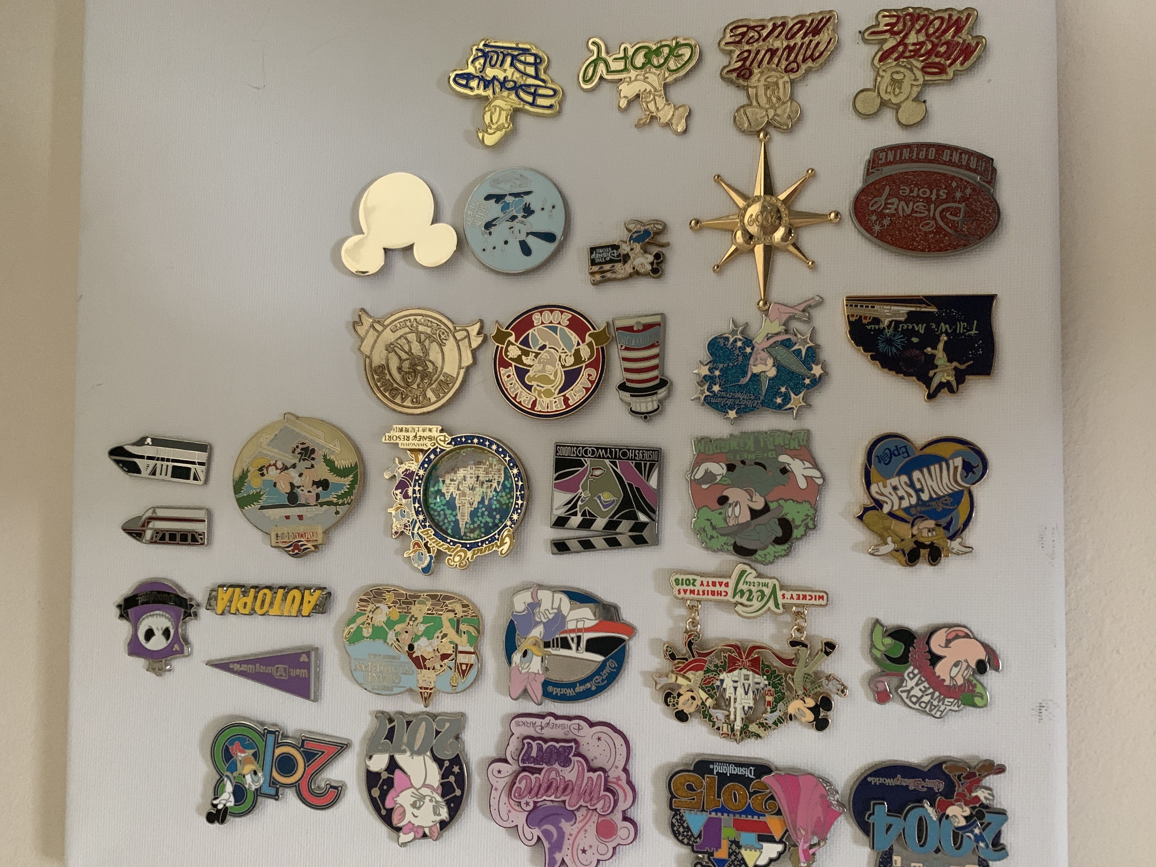 Disney Pins Various - Board 4  pin collectible - Main Image 2