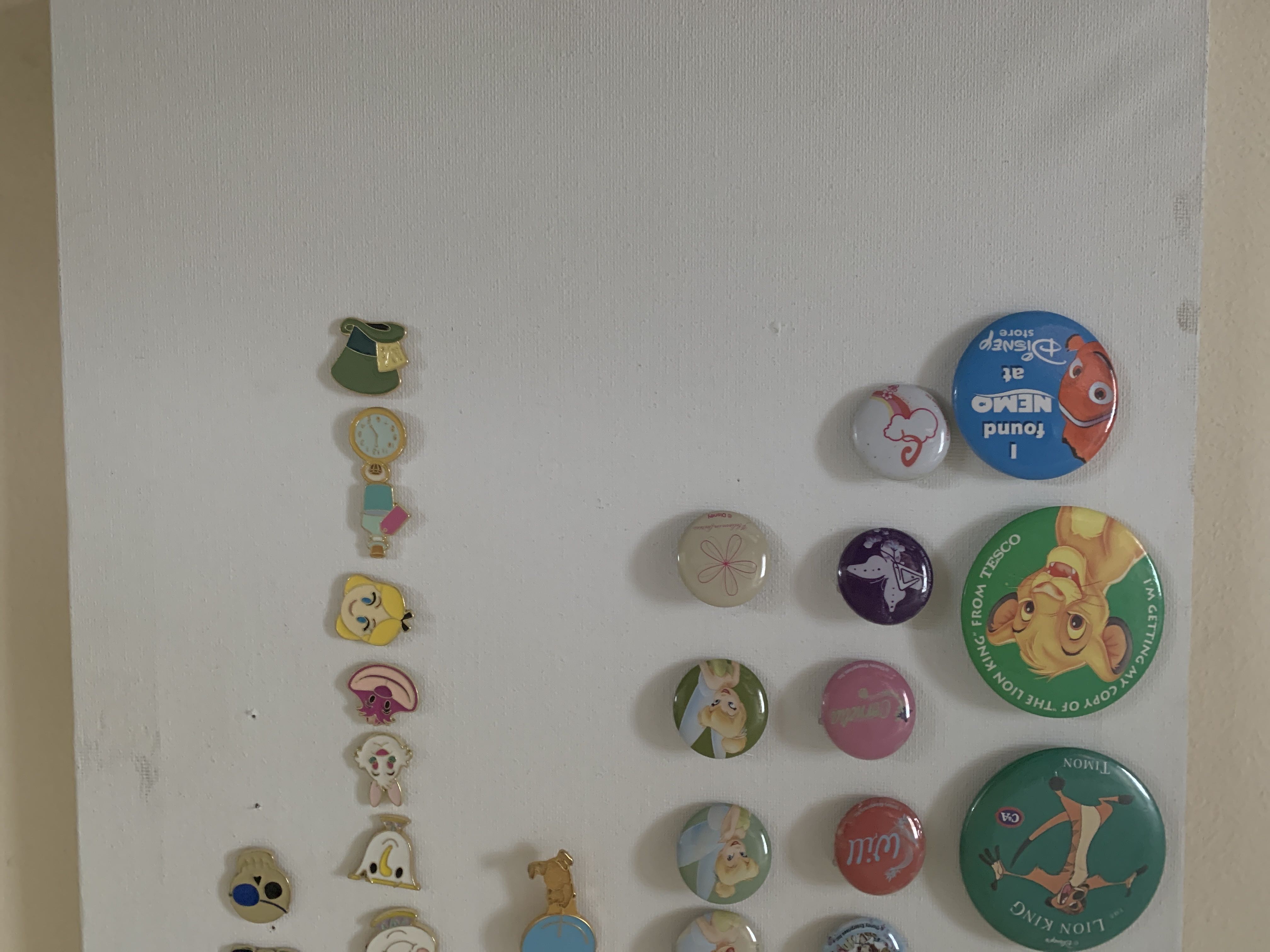 Disney Badges Various  pin collectible - Main Image 3