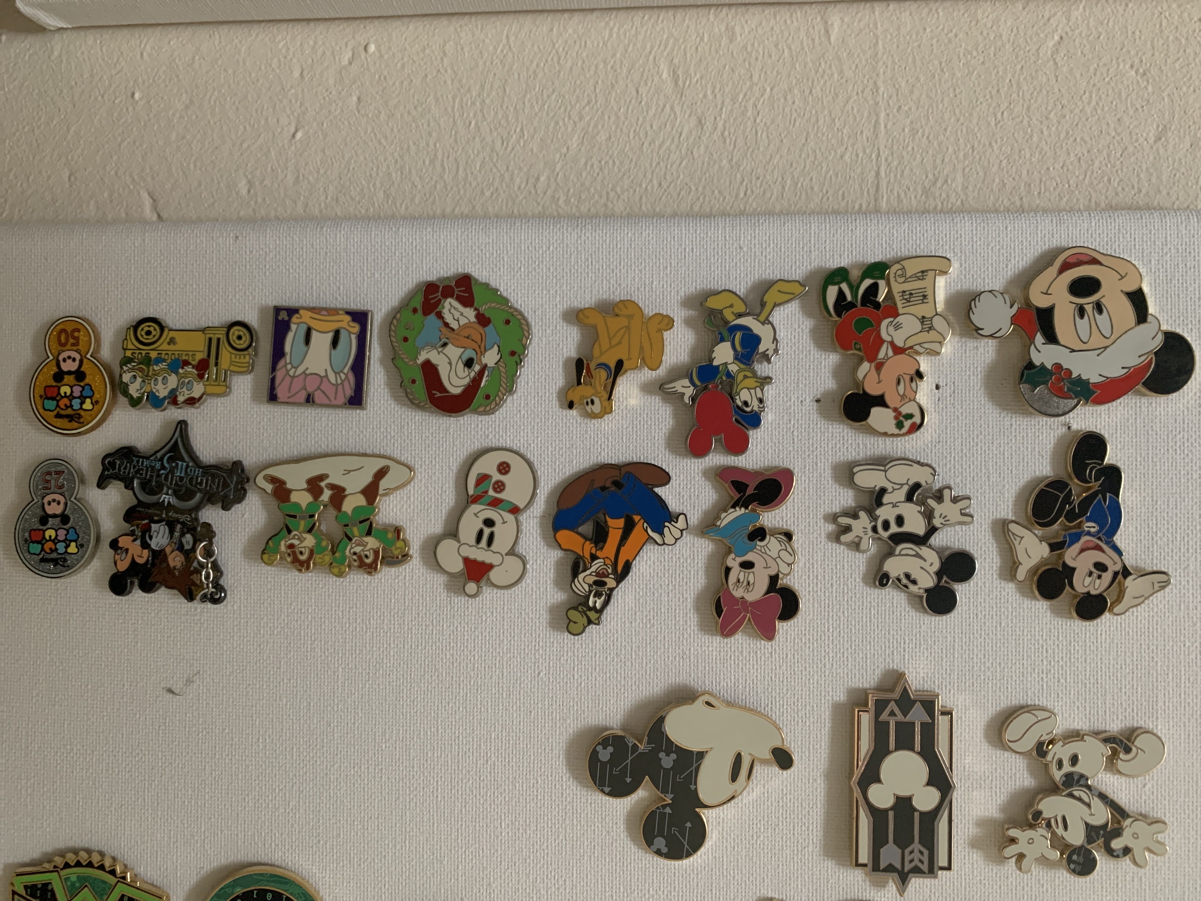 Mickey Mouse  pin collectible - Main Image 3