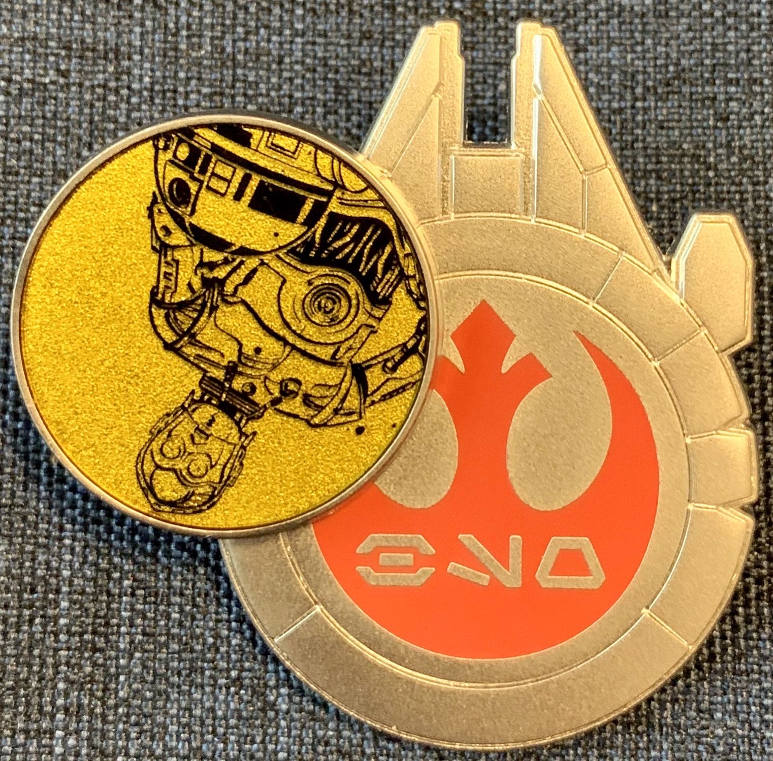 Galaxy’s Edge Resistance Reveal - Droids - Hinged pin collectible - Main Image 2