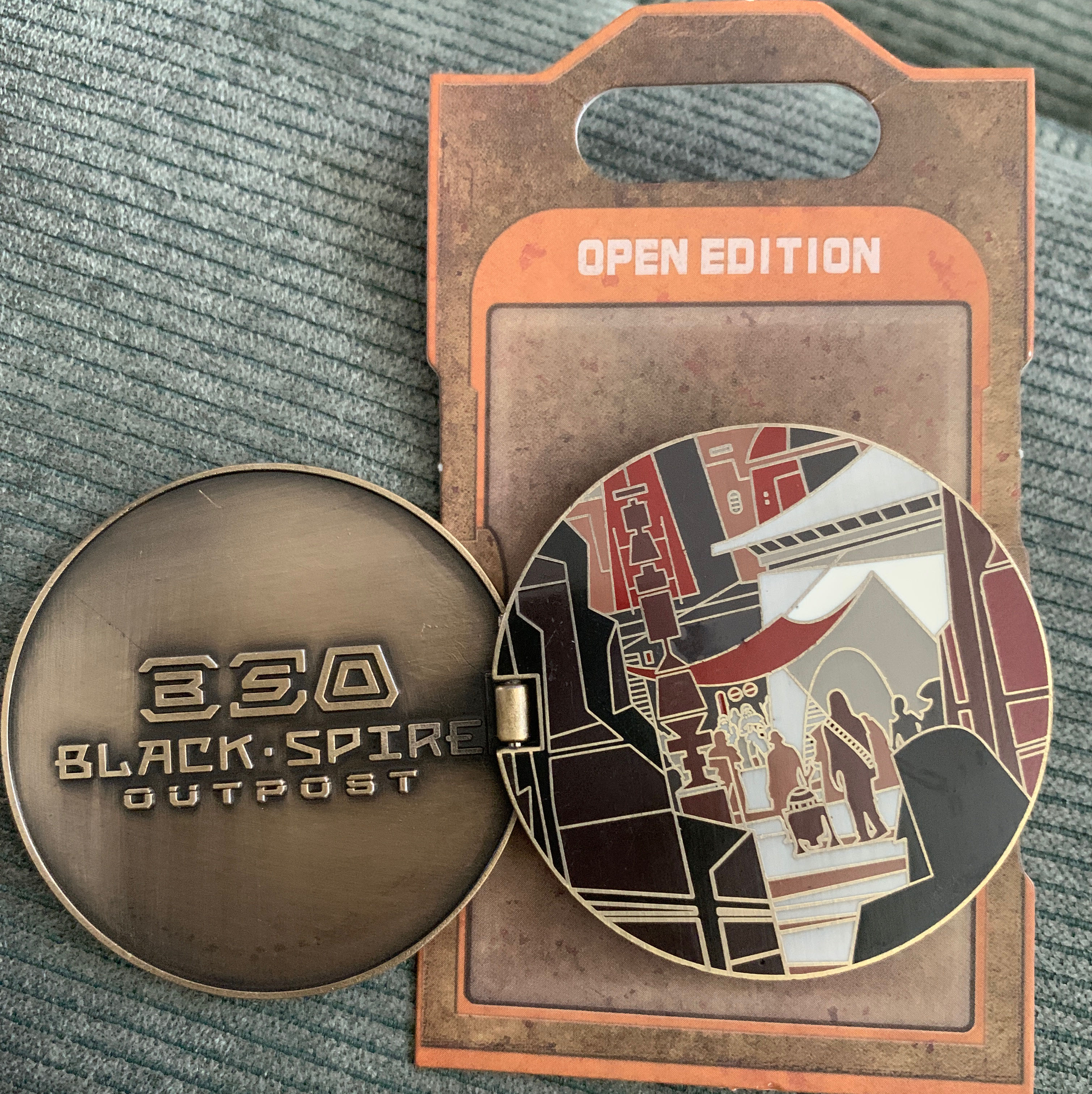 Black Spire Outpost- Olga’s Cantina - Star Wars pin collectible - Main Image 2