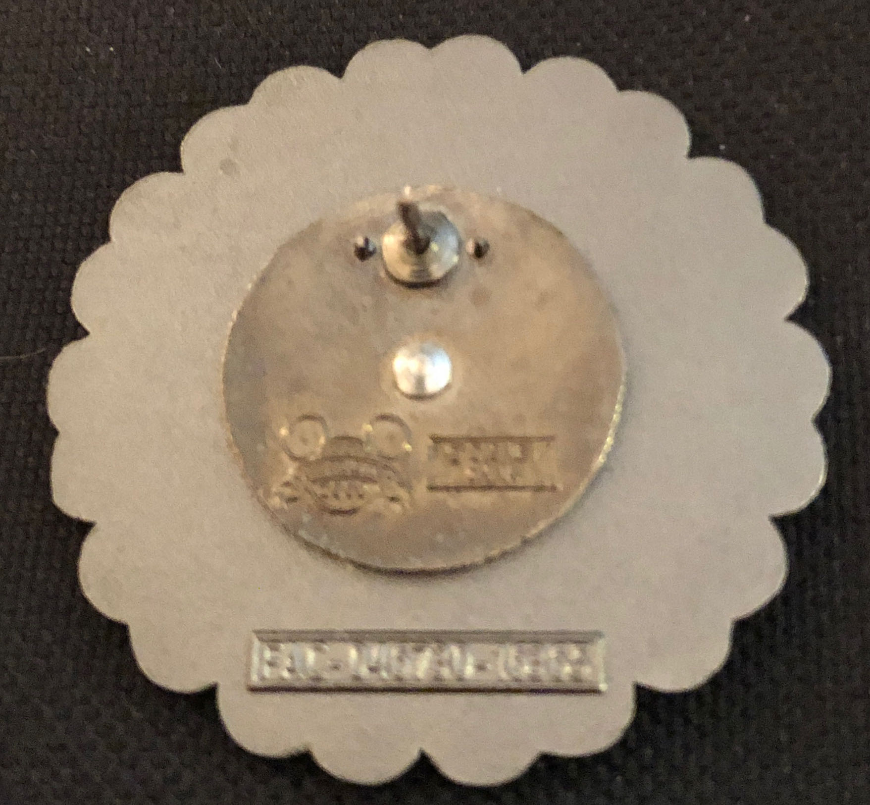 Epcot - One Mouse One World  pin collectible - Main Image 2