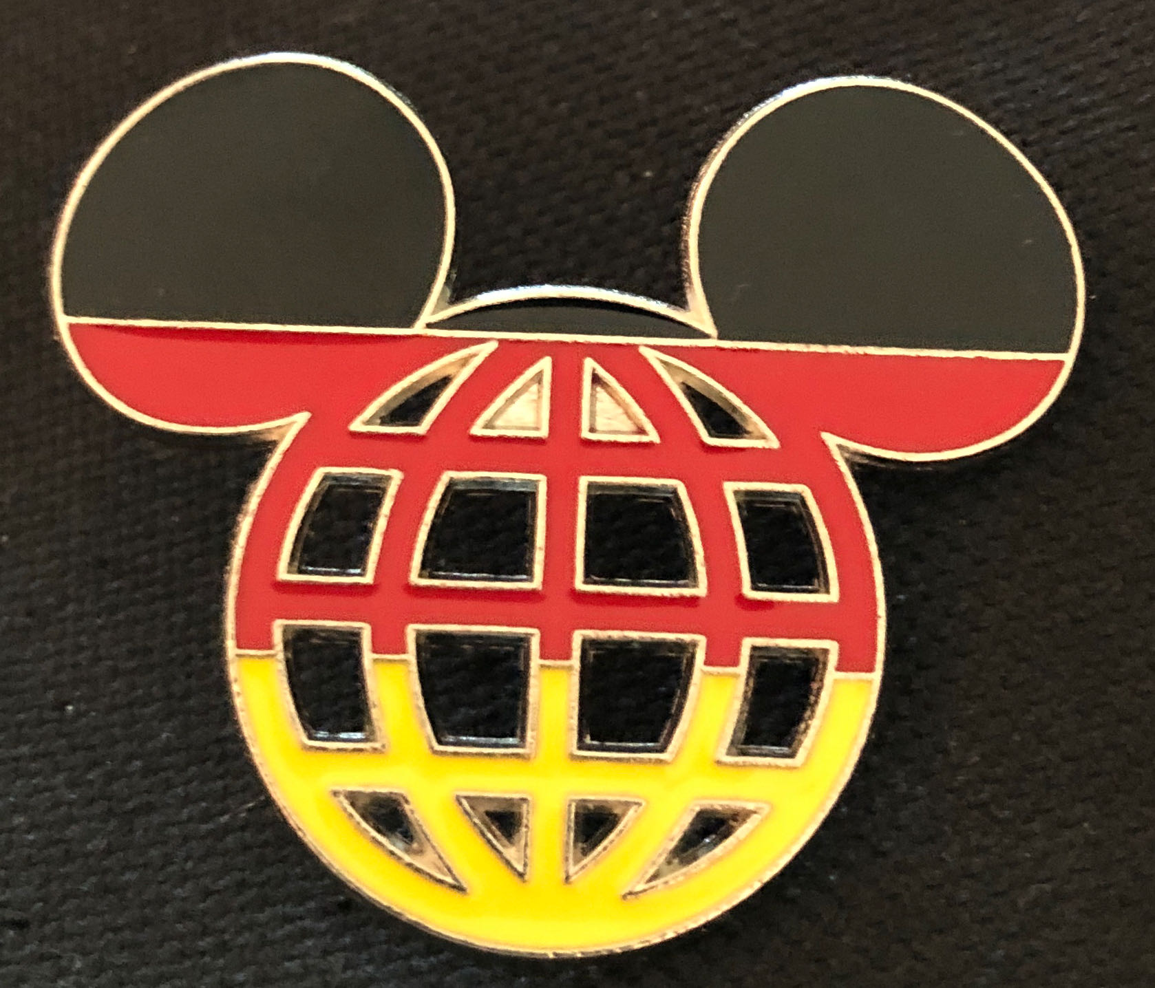 Rainbow Disney Collection Fantasyland Castle Pin – Walt Disney World – 2020