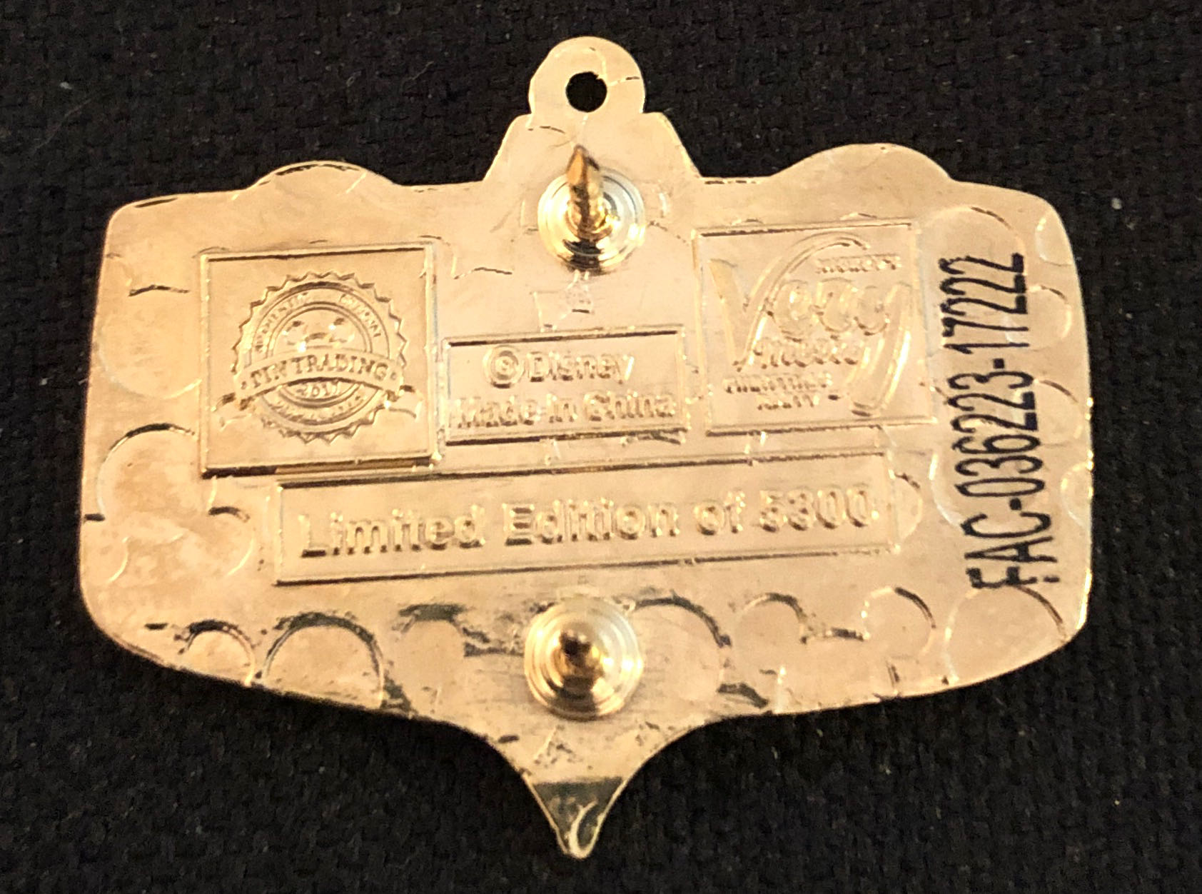 Mickey’s Very Merry Christmas Party 2017 - Blue Bulb  pin collectible - Main Image 2