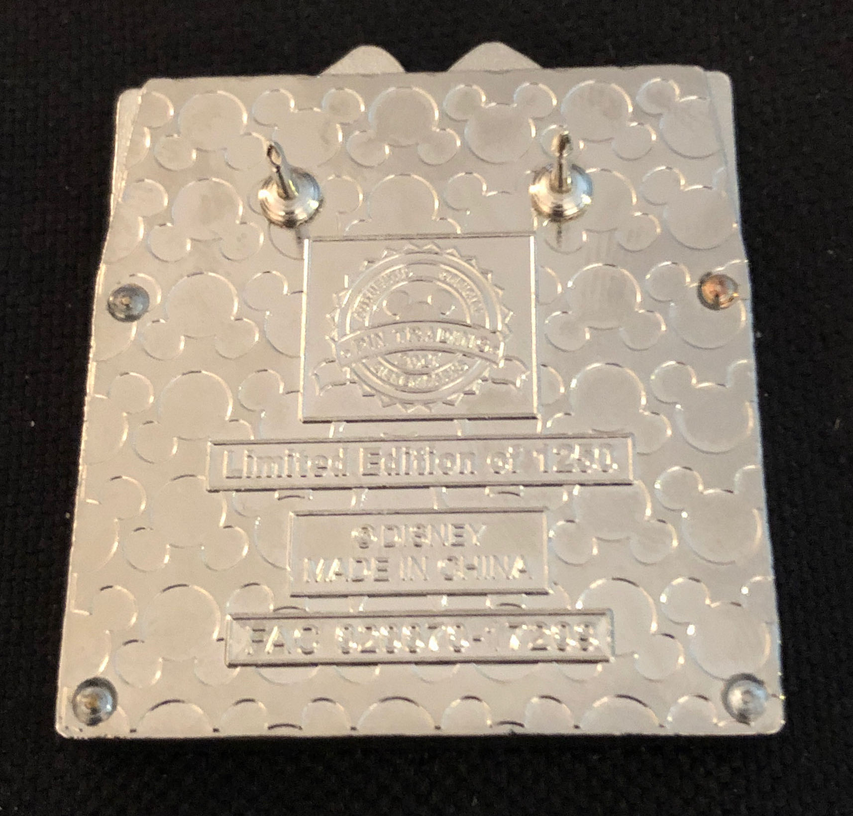 Boardwalk Resort - Christmas 2017  pin collectible - Main Image 3