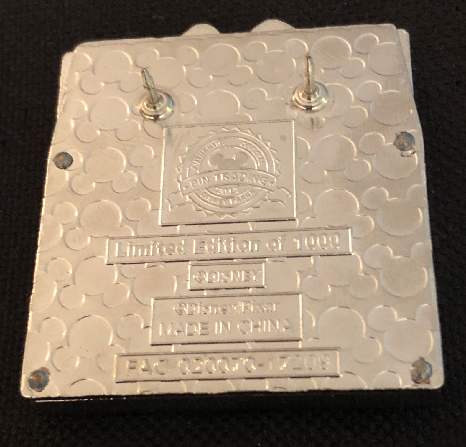 Beach Club Resort - Christmas 2017  pin collectible - Main Image 3