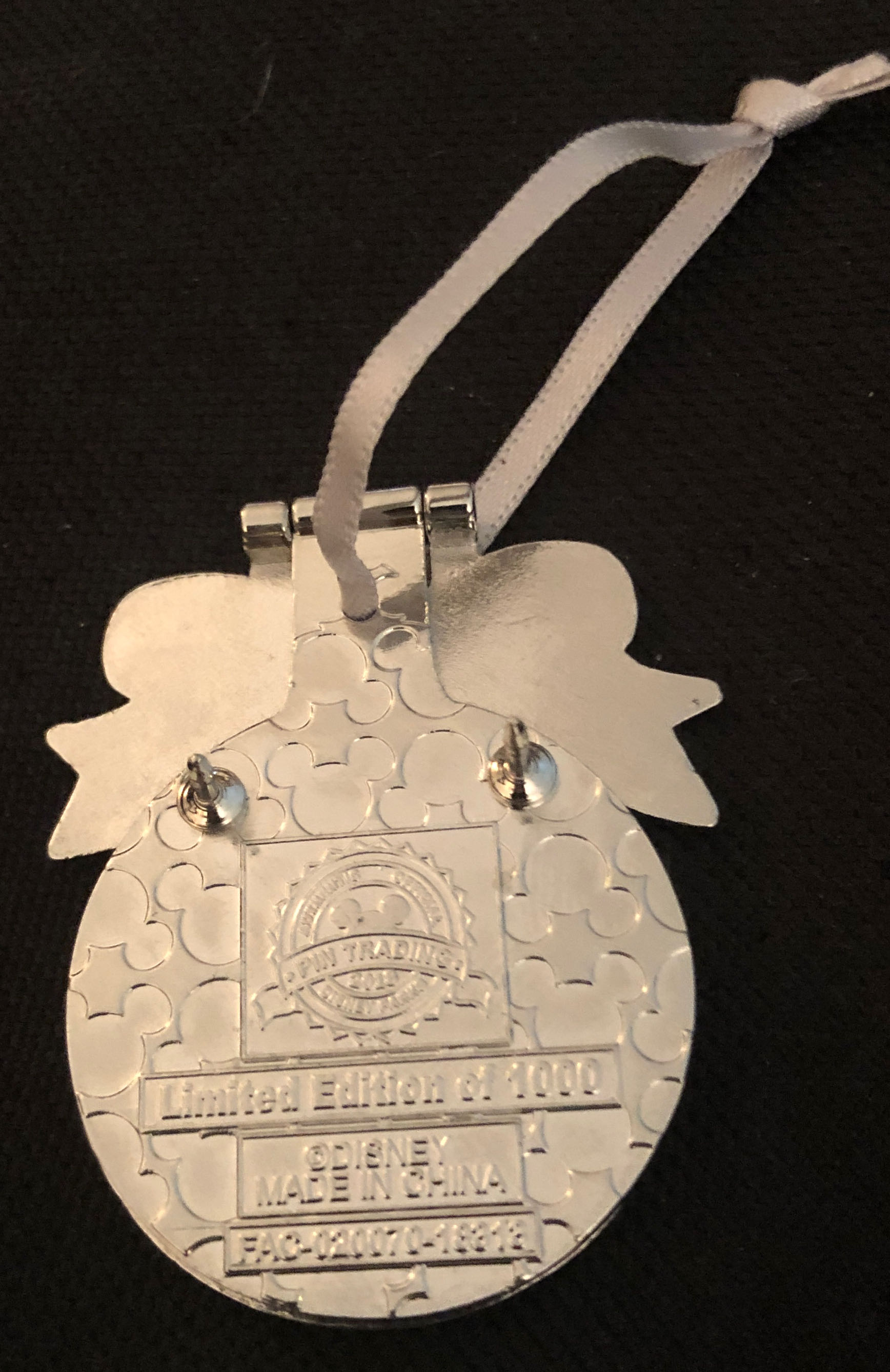 Saratoga Spring Resort & Spa - Christmas 2018  pin collectible - Main Image 3