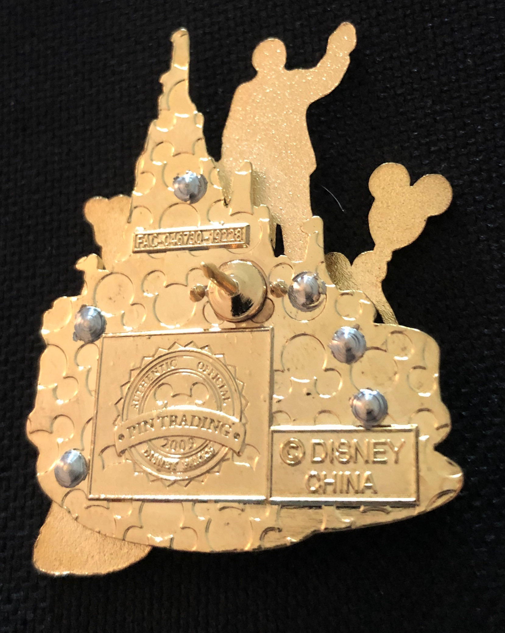 Partners Statue - Donald & Goofy pin collectible - Main Image 2