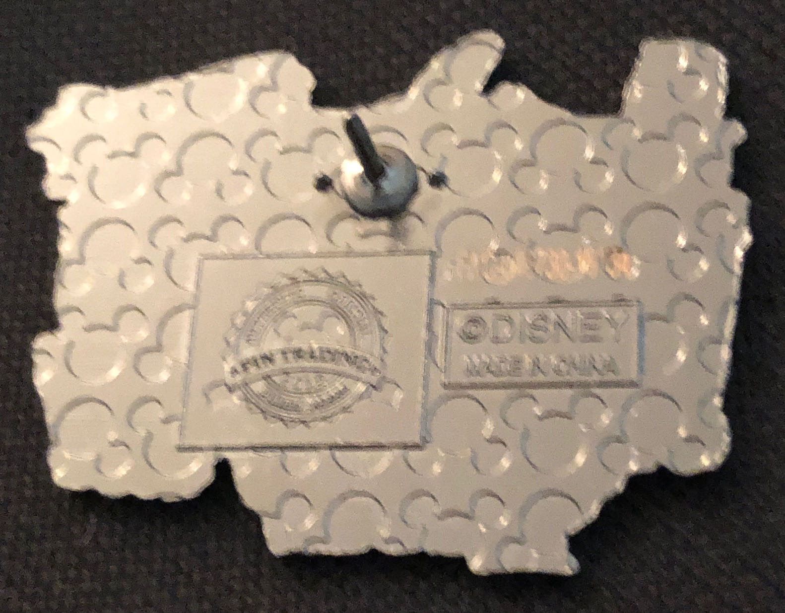 Typhoon Lagoon - Stitch  pin collectible - Main Image 2