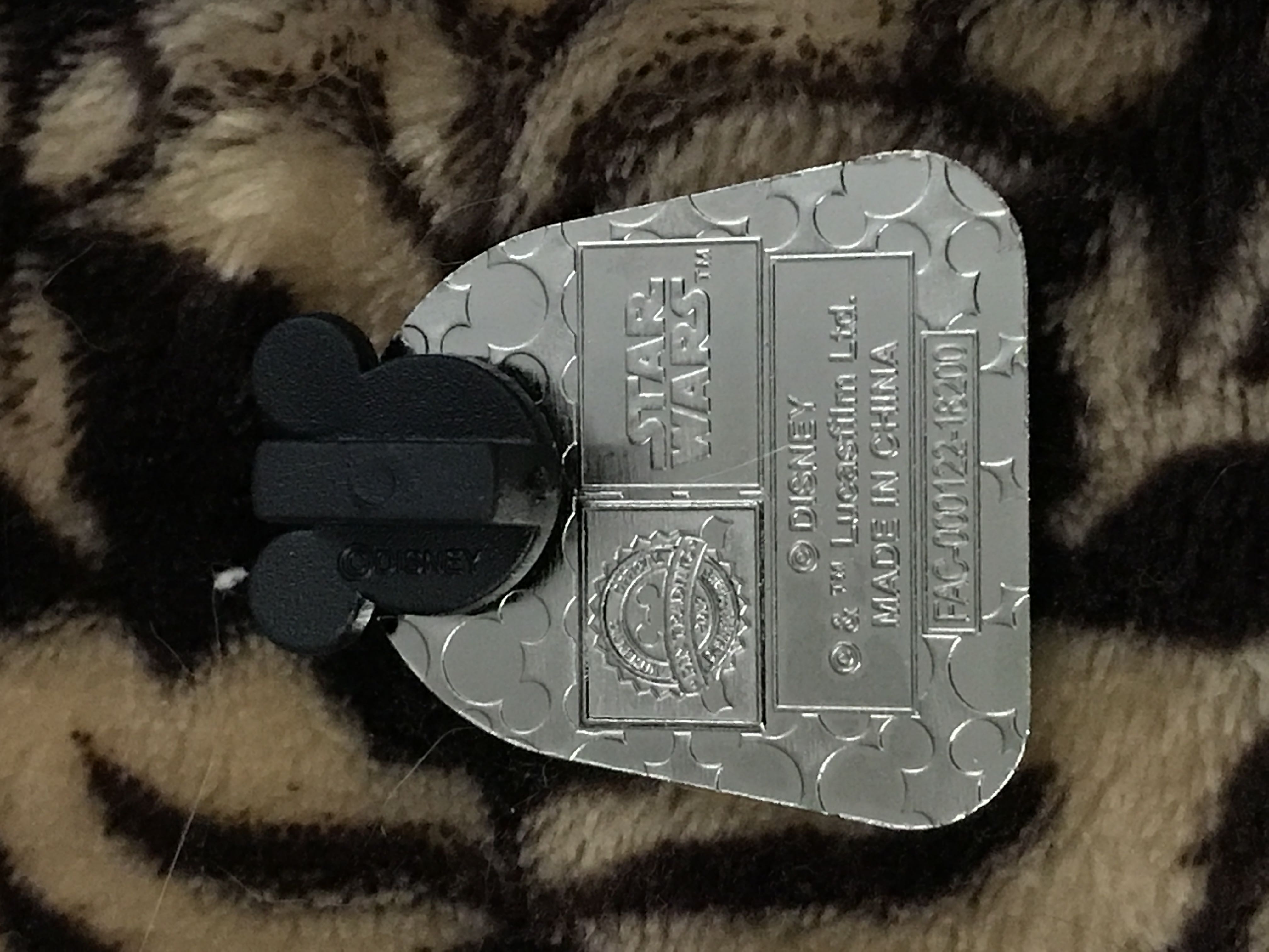 Porg - Metal pin collectible - Main Image 2