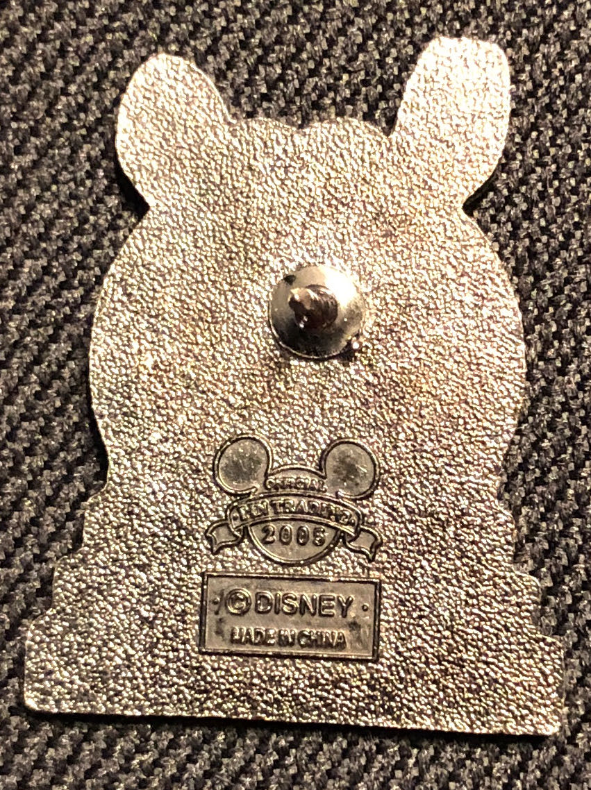 Chef Mickey’s  pin collectible - Main Image 2