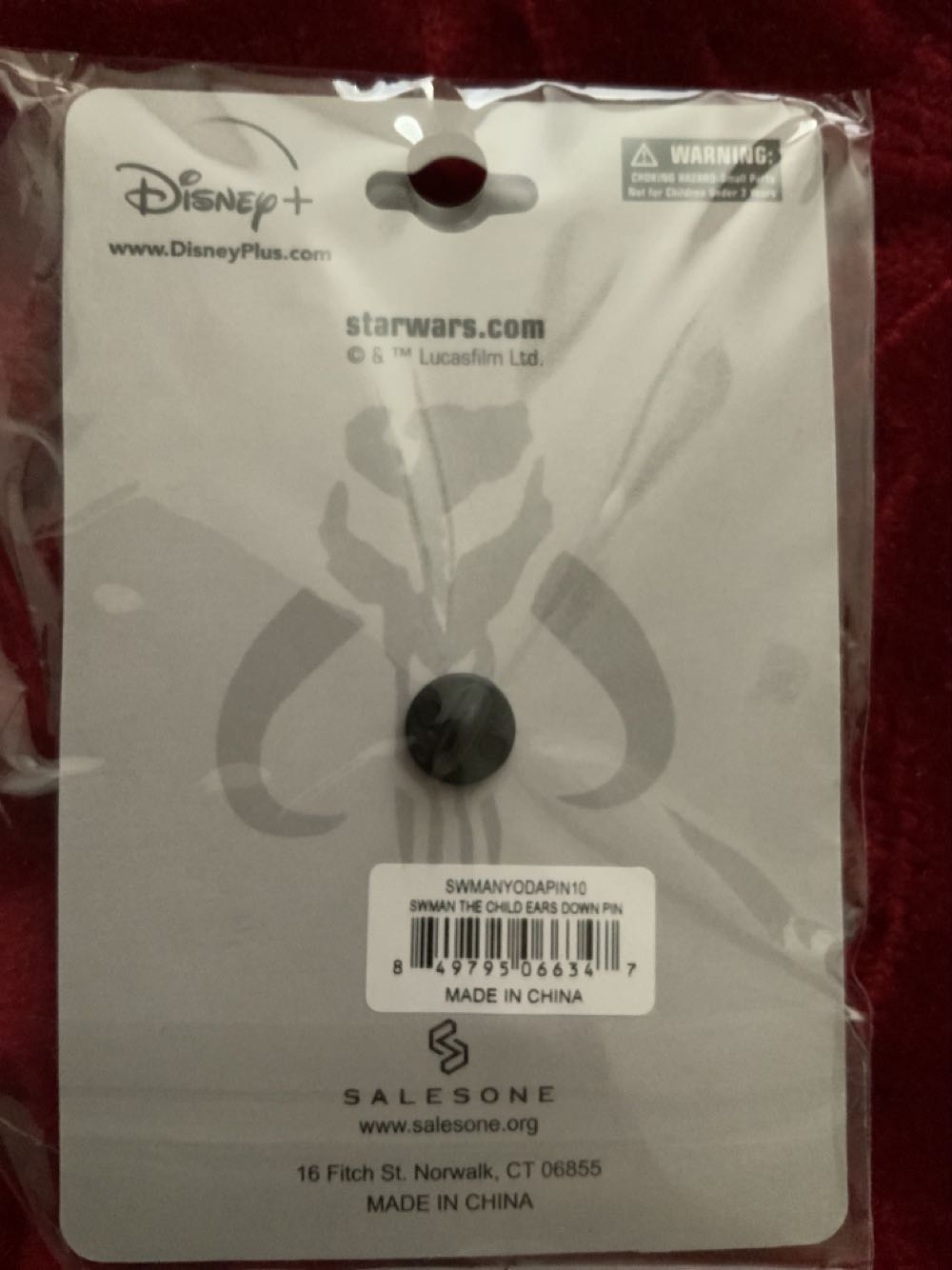 The Mandalorian - Baby Yoda pin collectible [Barcode 849795066347] - Main Image 2