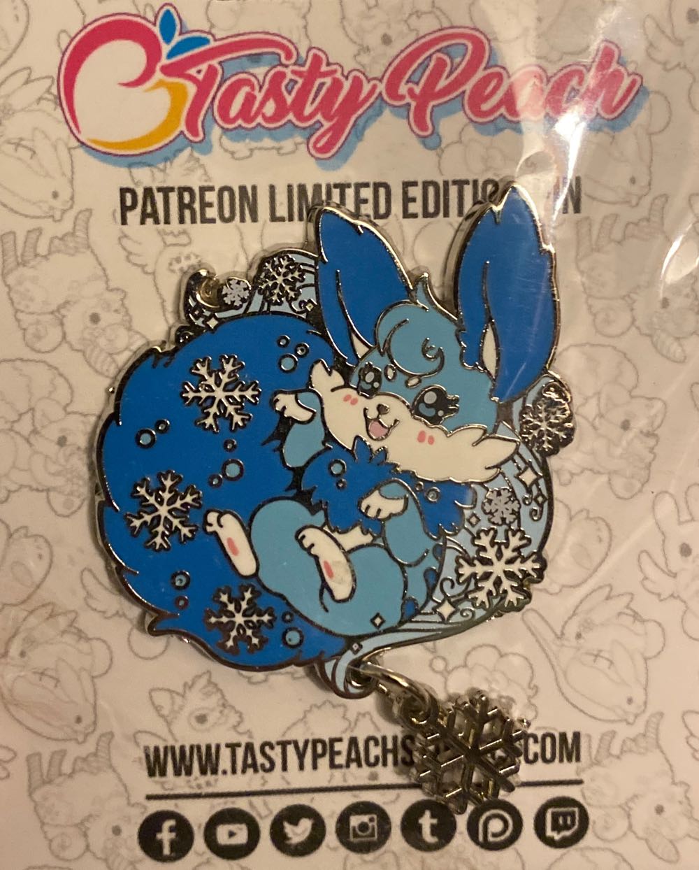 Snow Fox  pin collectible - Main Image 4