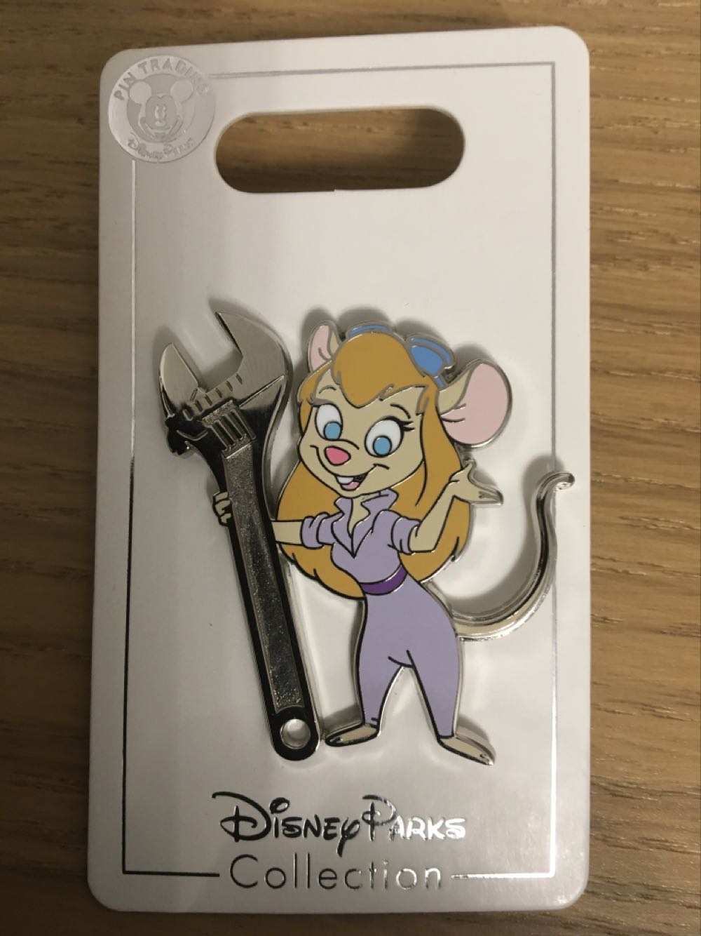 Snow White - Holding Dark Blue Gem