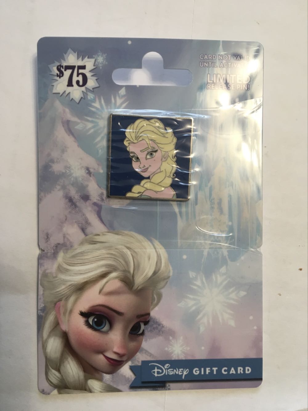 Disney Store - Mickey Holding Present Exclusive - Ltd Edition 500