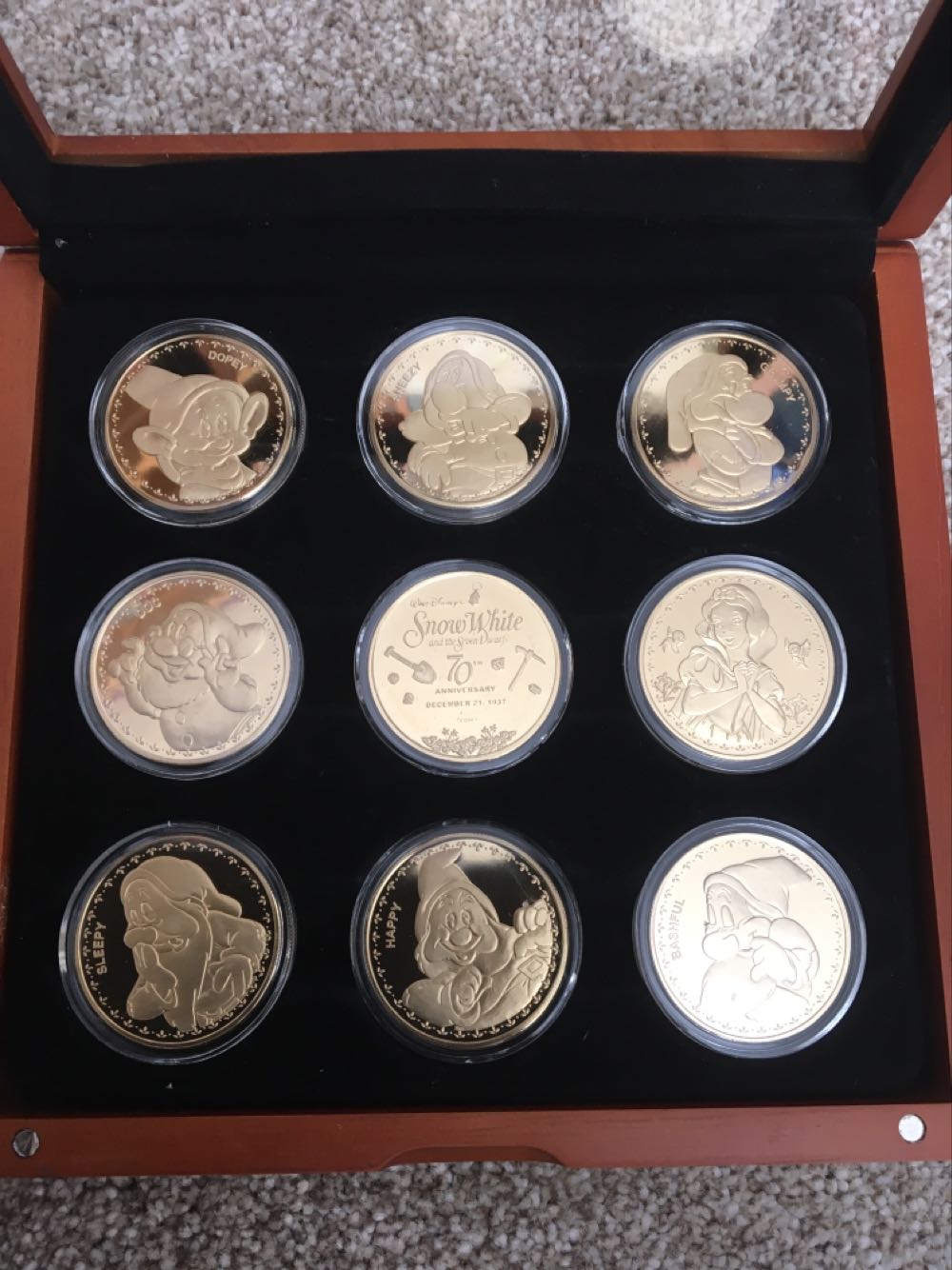 Snow White - 70th Anniversary Coin Set Ltd Edition No. 0189/1937  pin collectible - Main Image 2