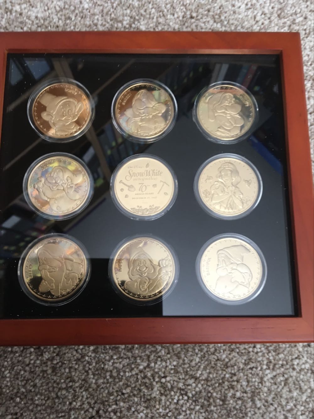 Snow White - 70th Anniversary Coin Set Ltd Edition No. 0189/1937  pin collectible - Main Image 3