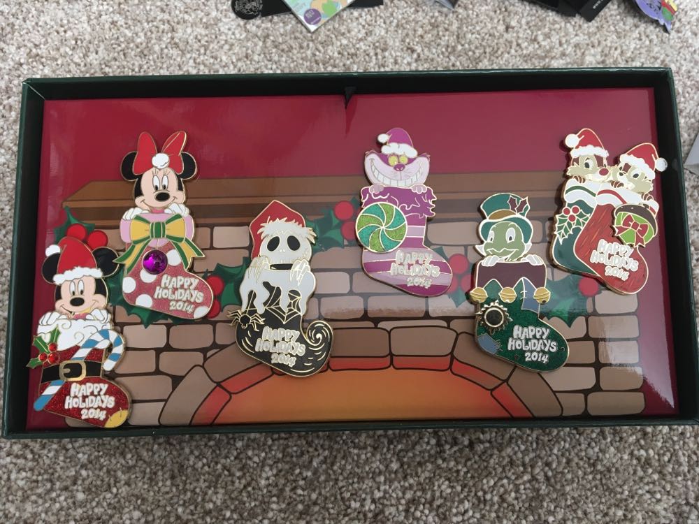Disney Happy Holidays - 2014 Pin Set Ltd Edition 3000 Jiminy & Chip And Dale Ltd Edition 1200  pin collectible - Main Image 2