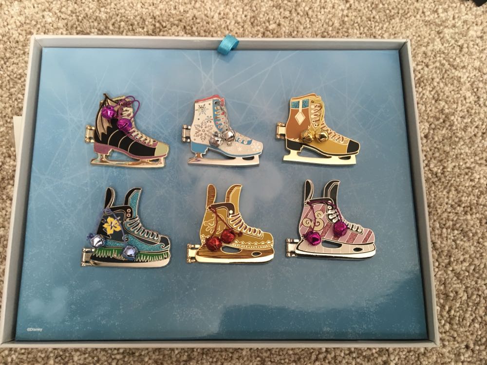 Disney - 2016 Season Greetings Skates Pin Set - Ltd Edition 1000  pin collectible - Main Image 2