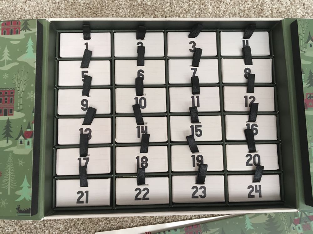 Disney - Tis The Season To Be Jolly 24 Advent Calender Ltd Edition 1200  pin collectible - Main Image 4