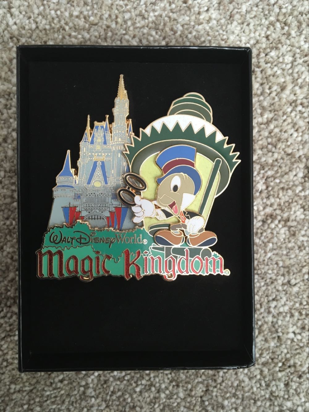 Disney - Featured Artist Jimney Cricket - Ltd Edition 750  pin collectible - Main Image 2