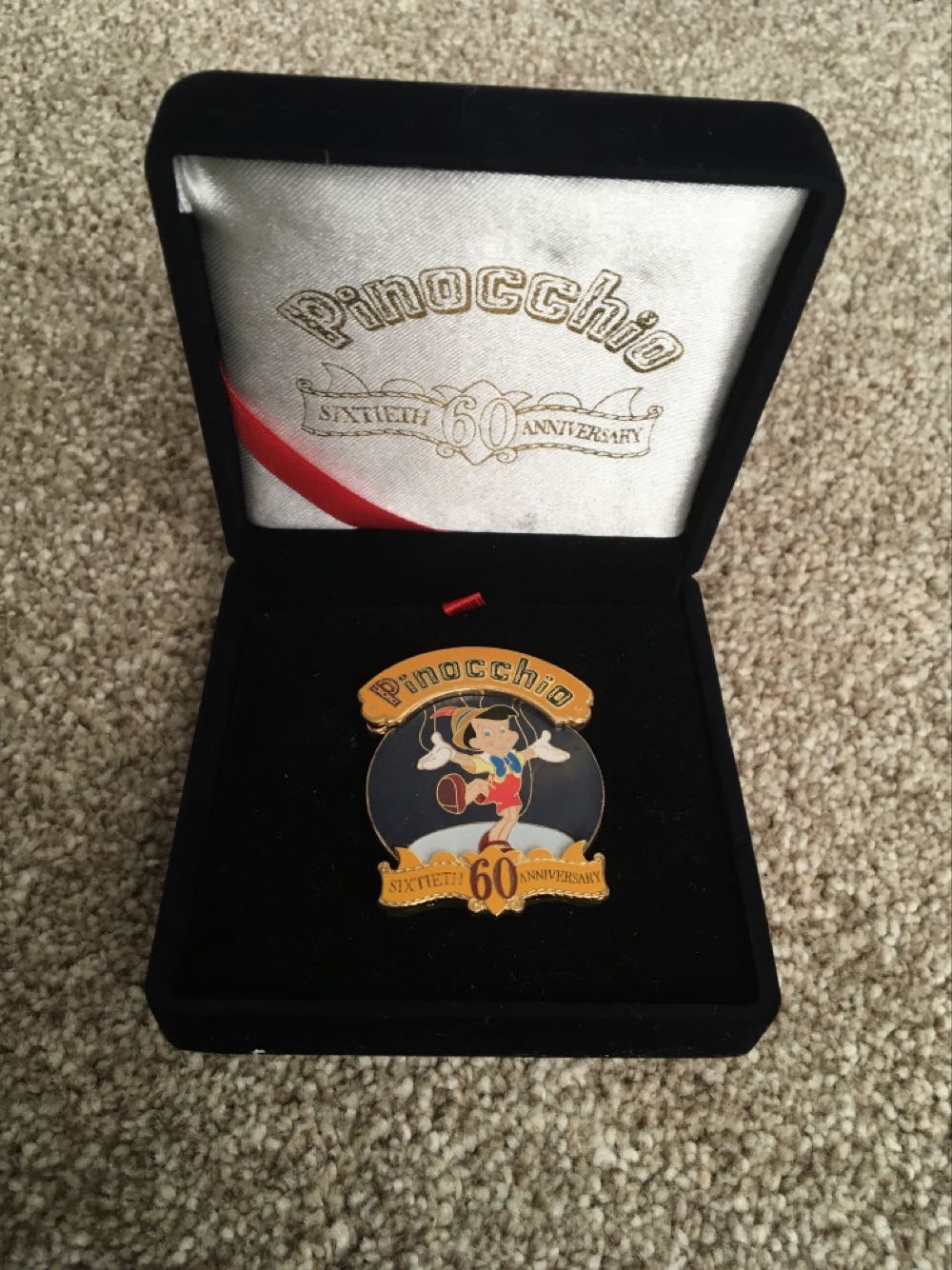 Pinocchio - 60th Anniversary  pin collectible - Main Image 2