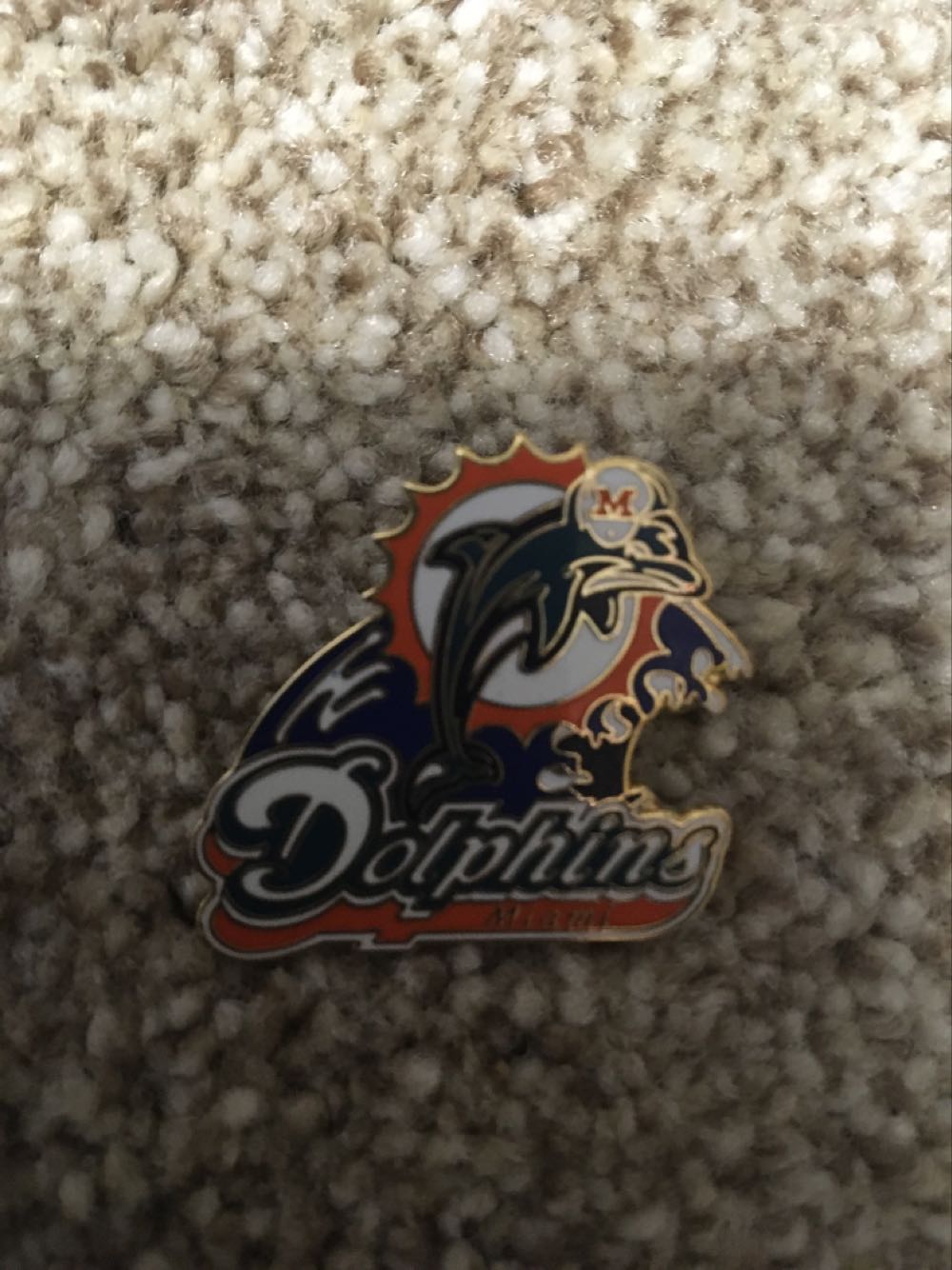 N F L - Miami Dolphins  pin collectible - Main Image 2