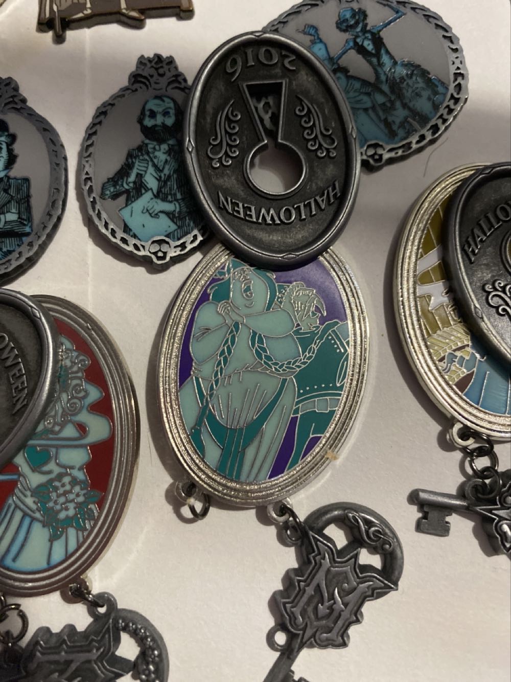Halloween 2016 Haunted Mansion Lock And Key Opera Singers  pin collectible - Main Image 2