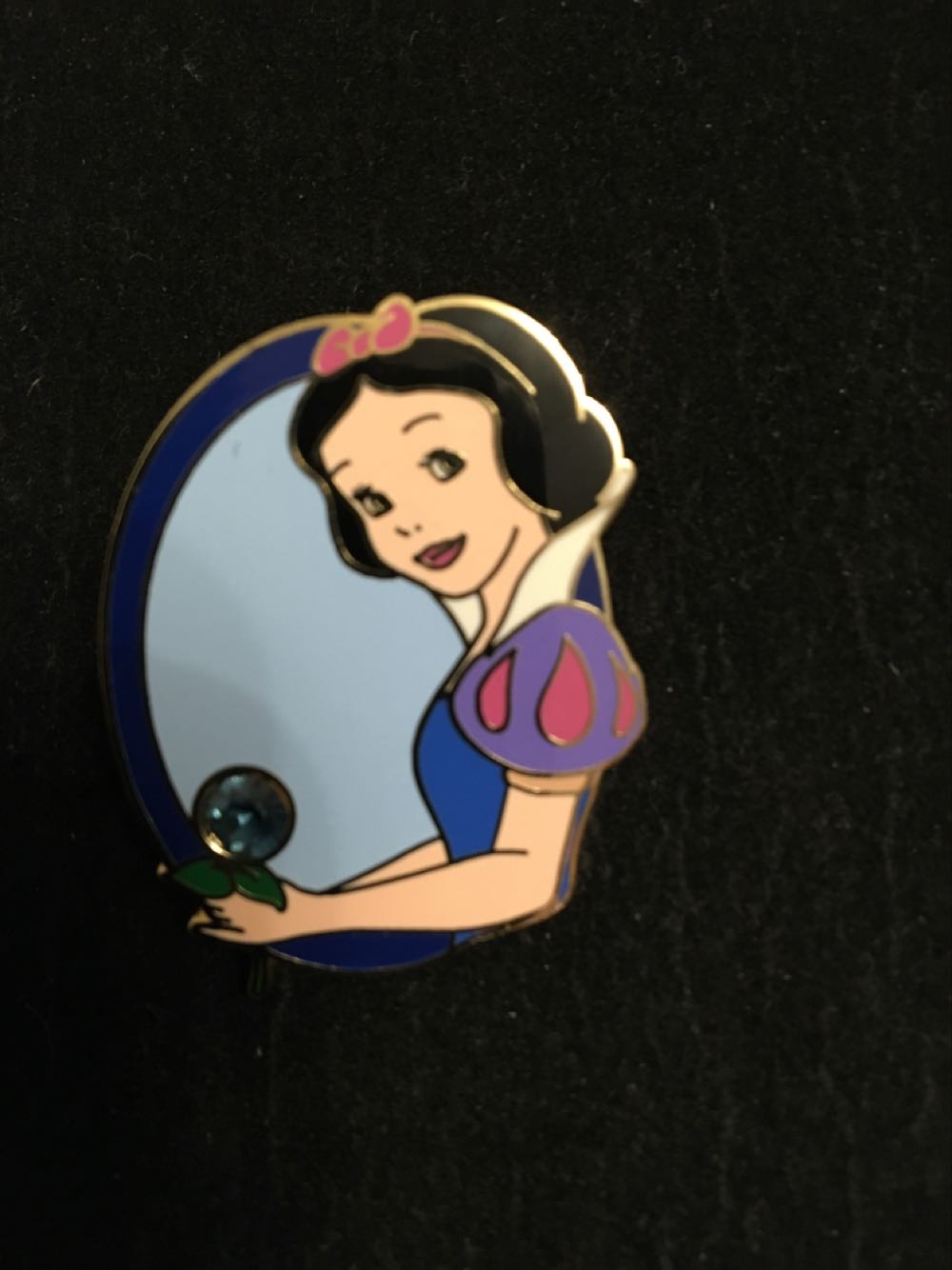 Snow White - Holding Dark Blue Gem  pin collectible - Main Image 1