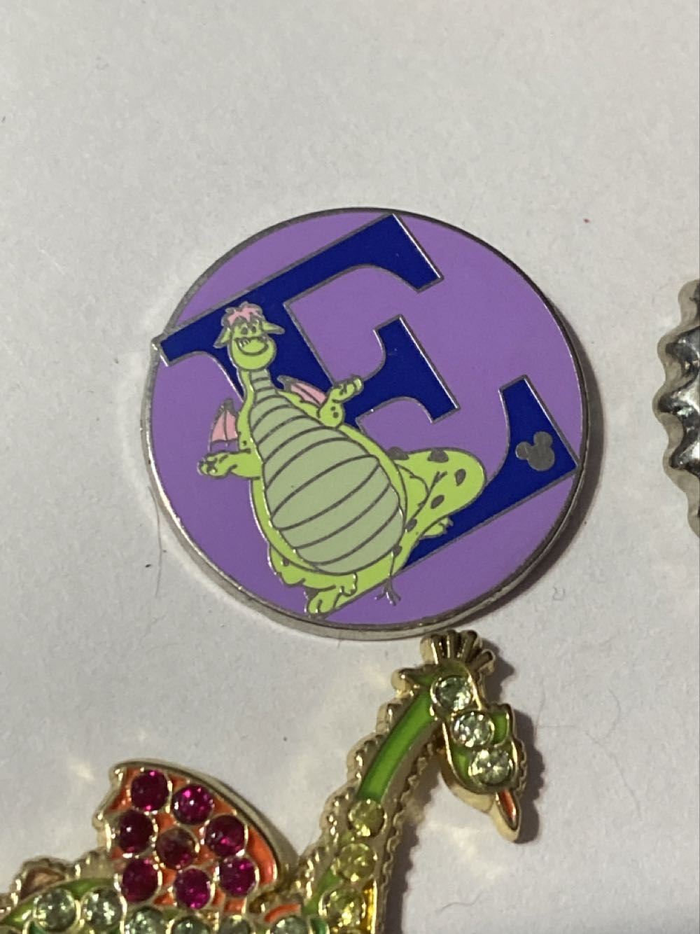 Wdw Hidden Mickey Alphabet Elliott  pin collectible - Main Image 1
