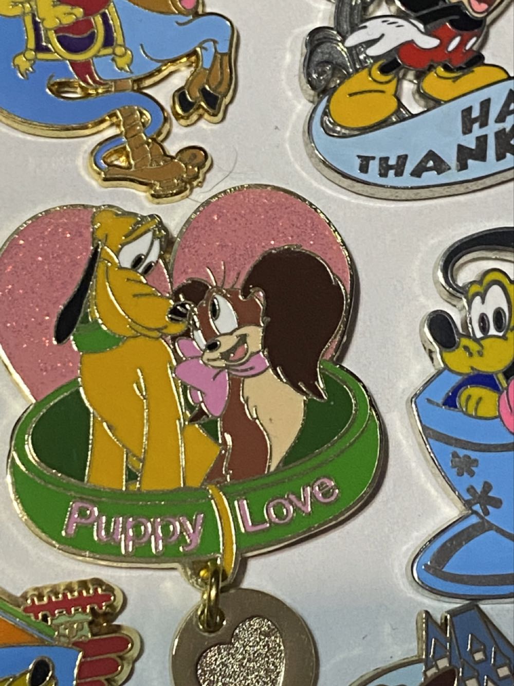 Wdw - Love Is Magical Puppy Love. Pluto And Fifi pin collectible - Main Image 1