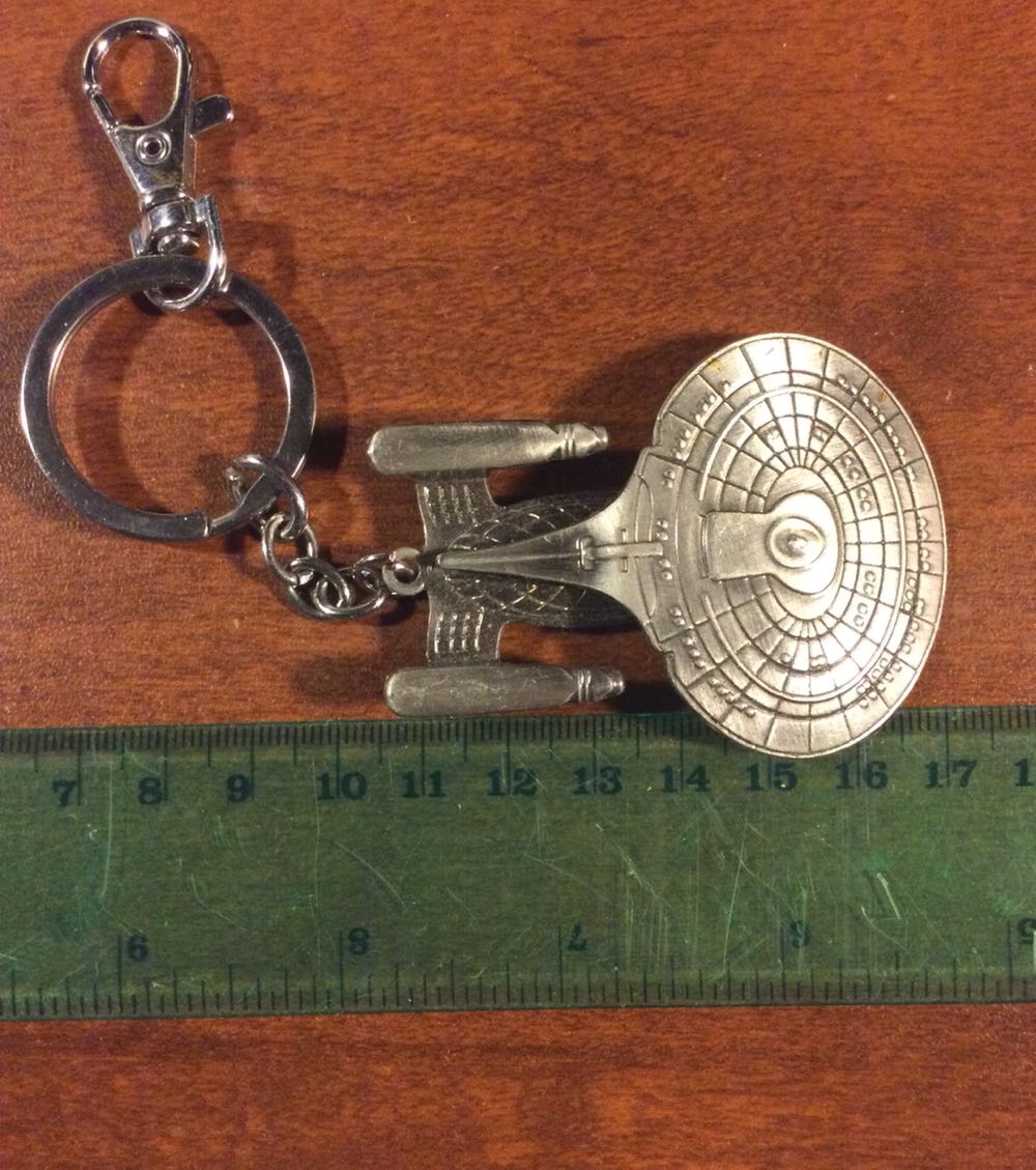 Star Trek Keychain USS Enterprise D - Keychain pin collectible - Main Image 2