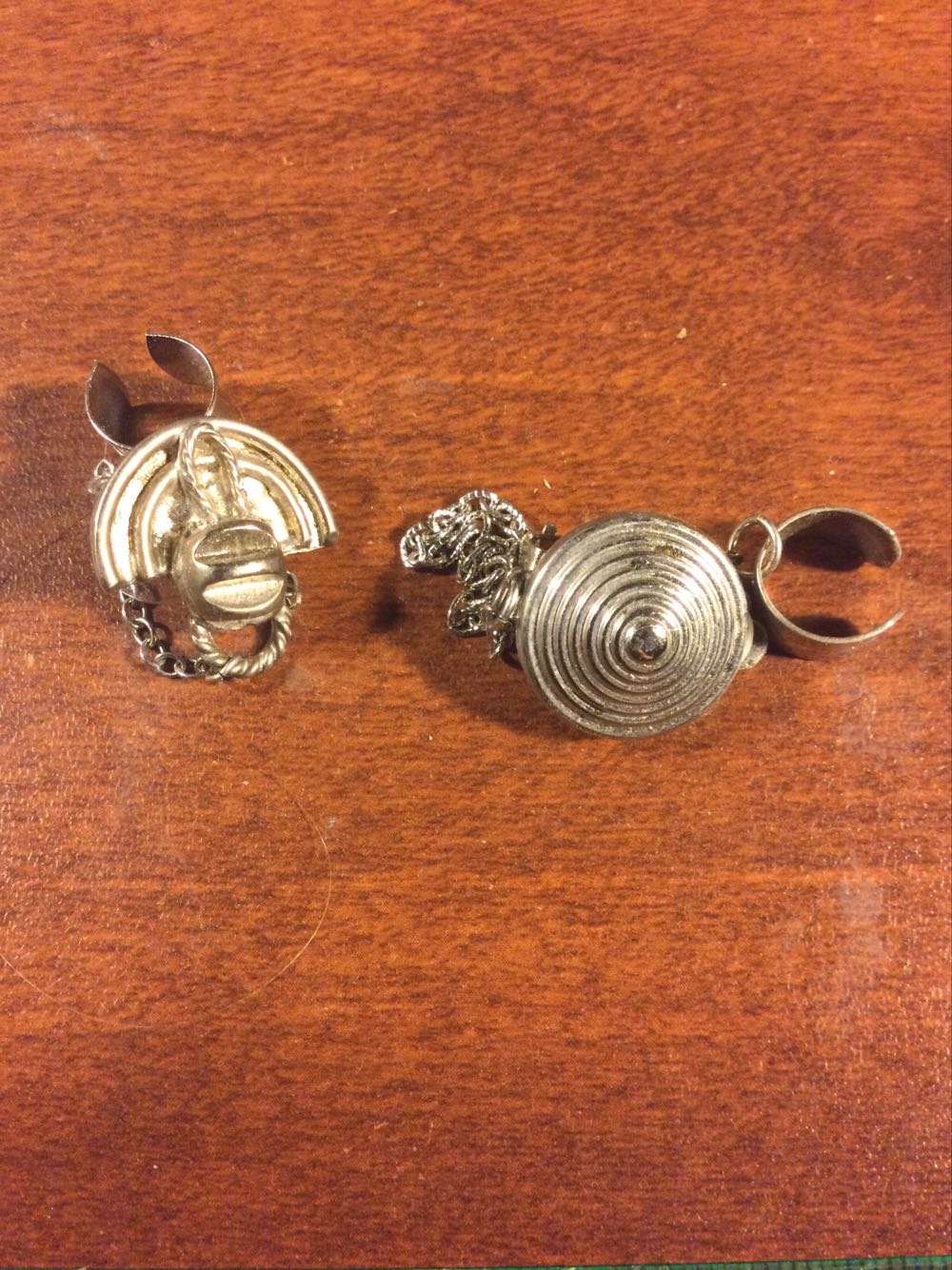 Star Trek Earring Bajoran  pin collectible - Main Image 1
