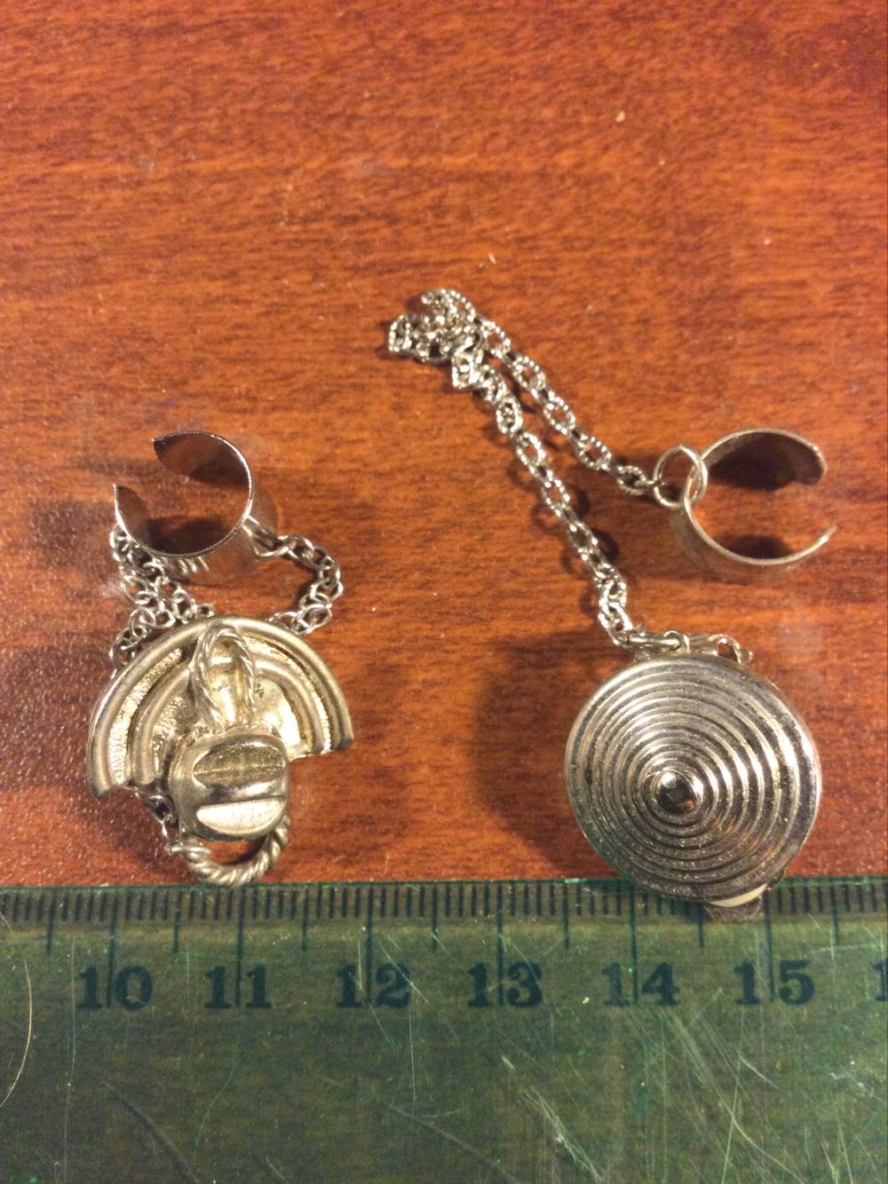 Star Trek Earring Bajoran  pin collectible - Main Image 2