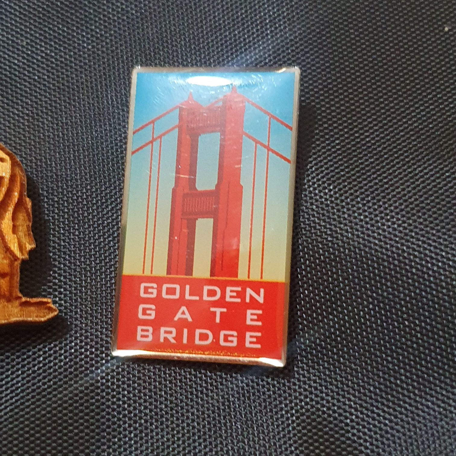 Golden Gate Bridge  pin collectible - Main Image 2