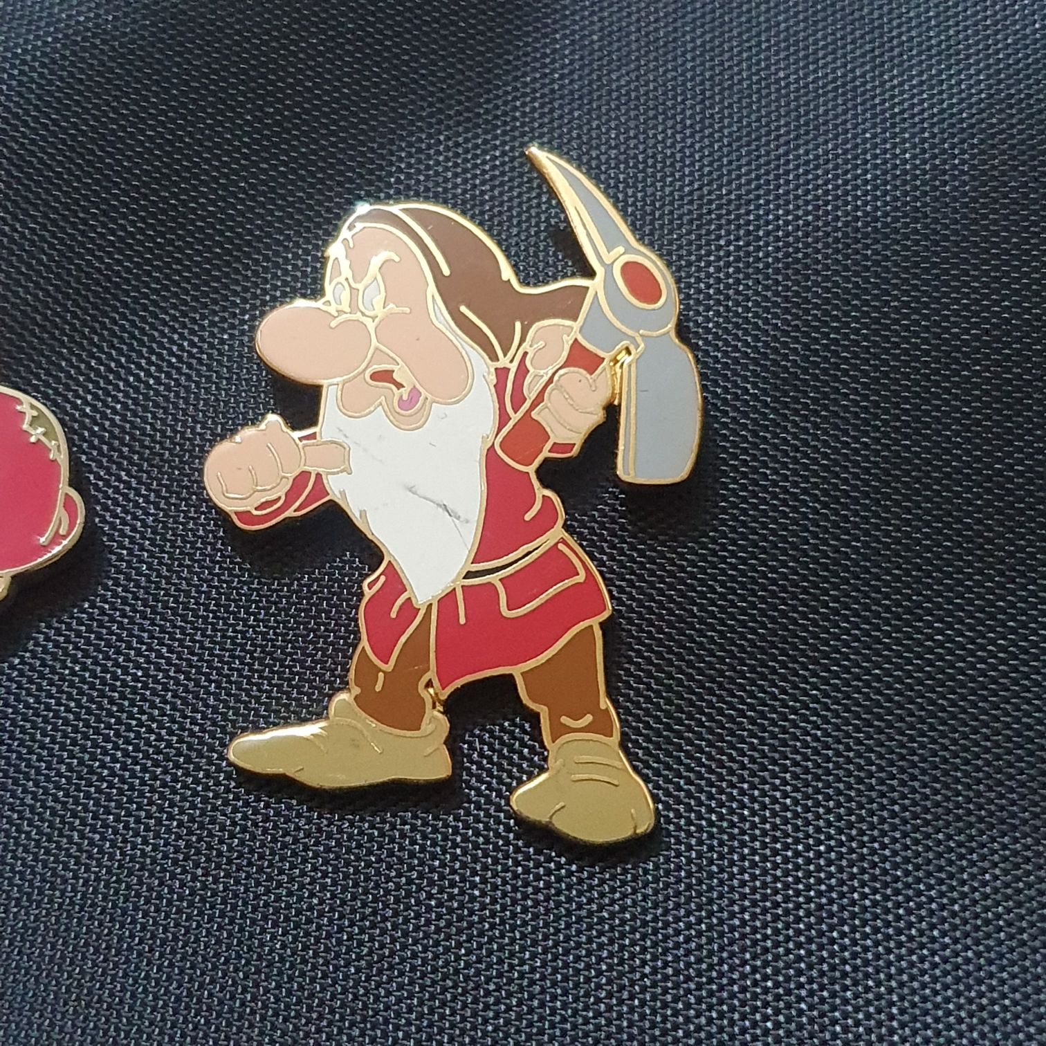 Little Mermaid - Ariel Holding A Pearl Gem