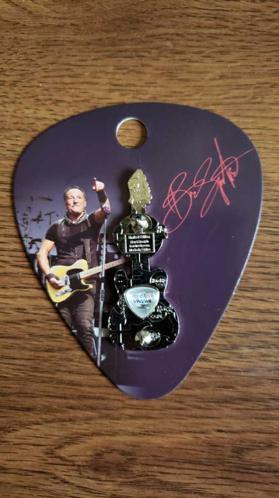 Hard Rock Cafe: Bruce Springsteen  pin collectible [Barcode 885575808820] - Main Image 2