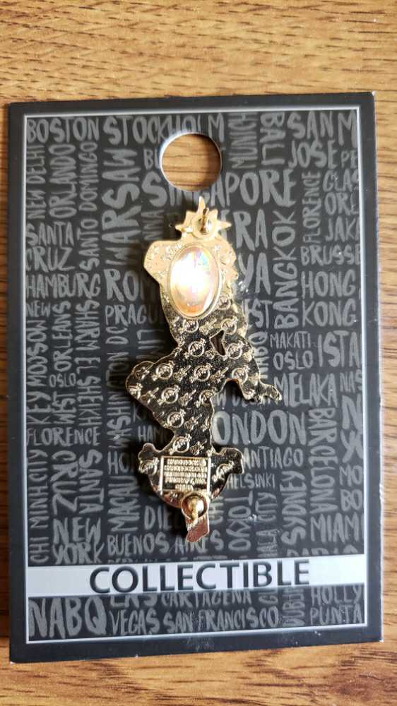 Hard Rock Cafe: Pin-up - Tree Lighting NYC ’08  pin collectible [Barcode 889382890696] - Main Image 2