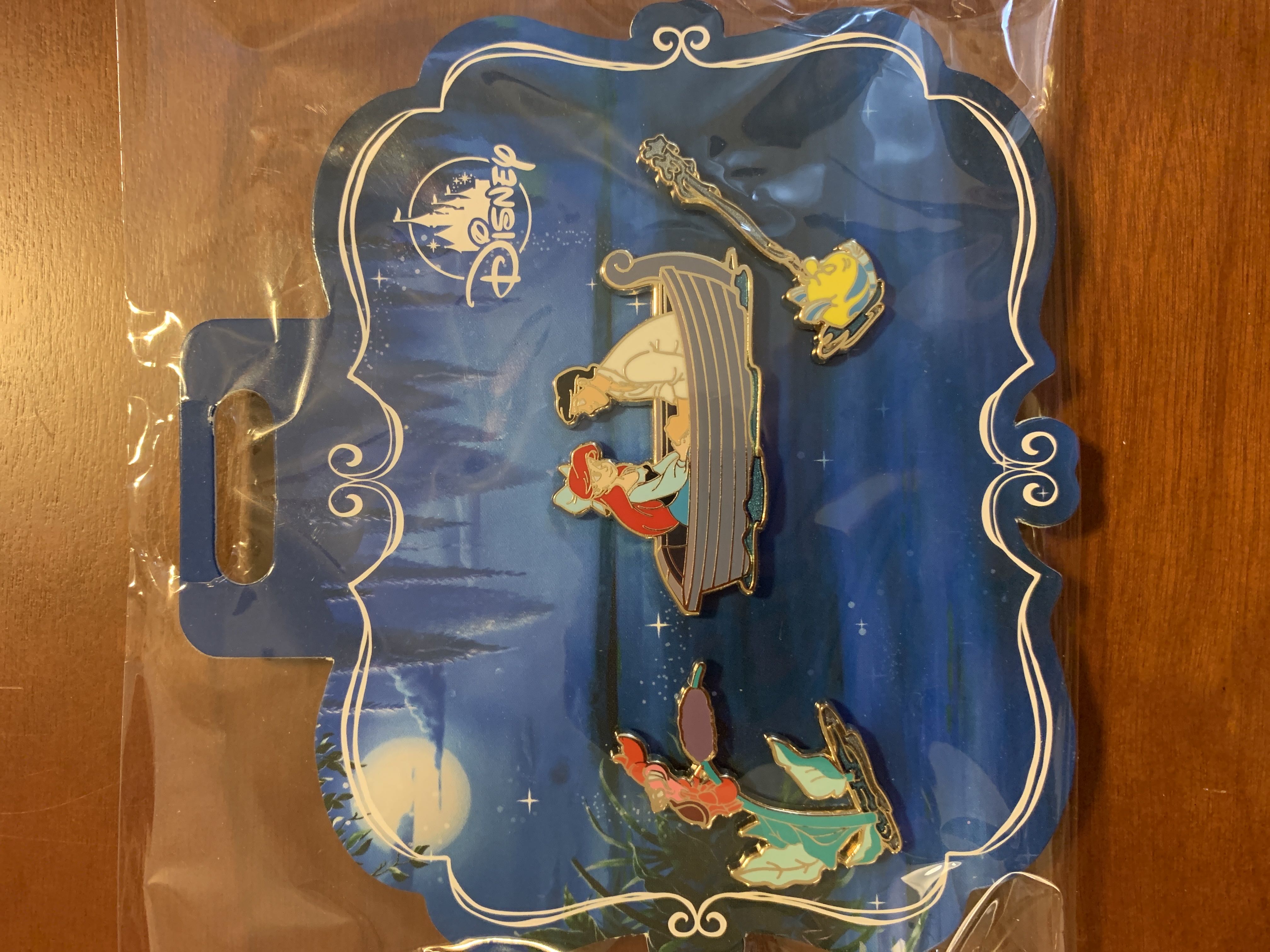 Resorts - Grand Floridian 2015 Gloves Peter Pan Ltd Edition 5000