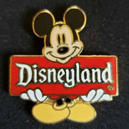 Little Mermaid - Ariel Holding A Pearl Gem